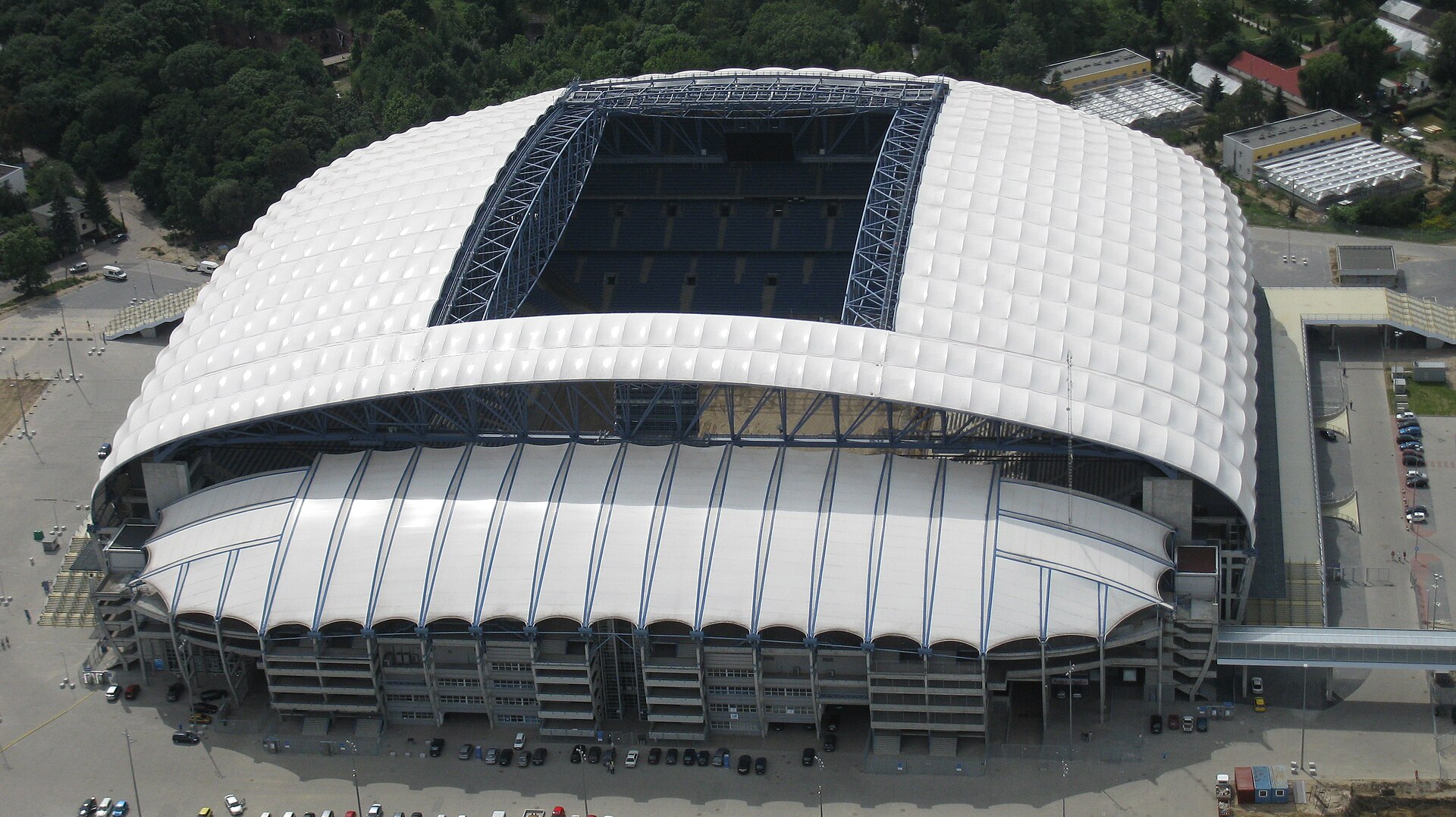 Imagem de referência de Estádio Municipal de Poznań, descrito nos dados abertos como estádio em Poznań, Polónia