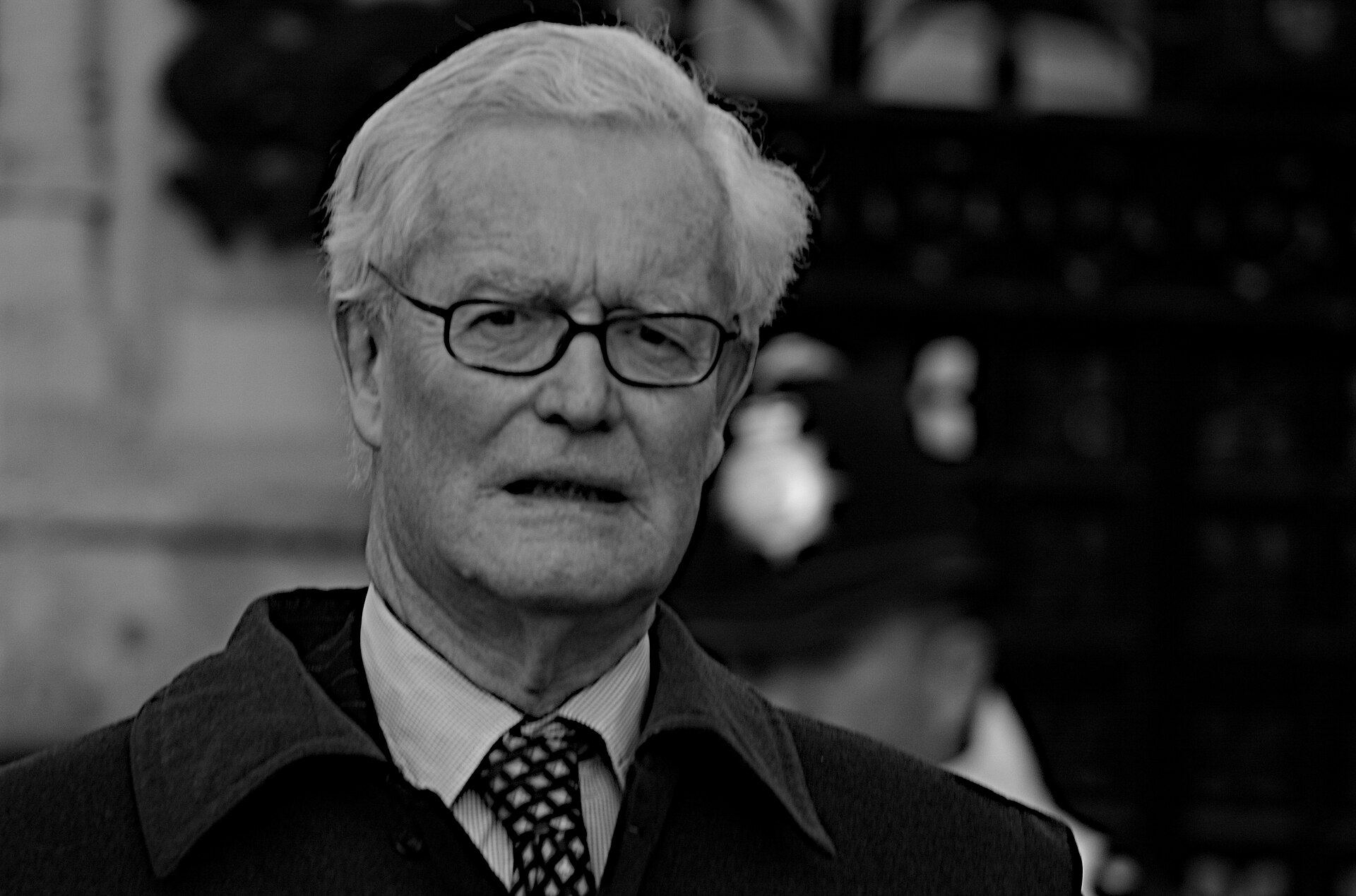Imagem de referência de Douglas Hurd, descrito nos dados abertos como escritor de ficção científica, Reino Unido