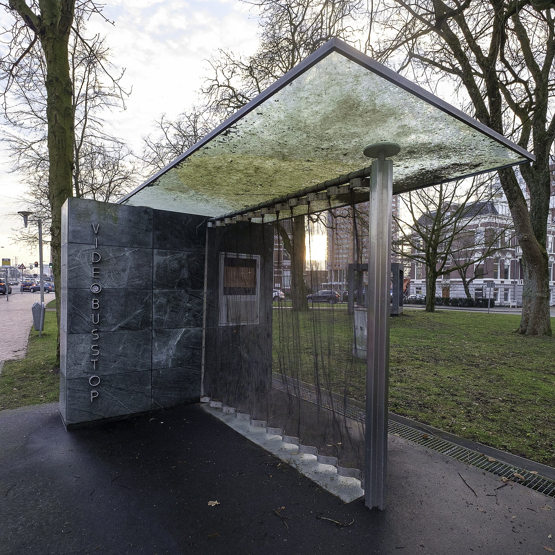 Imagem de referência de Bus Stop, descrito nos dados abertos como filme de 1956 dirigido por Joshua Logan