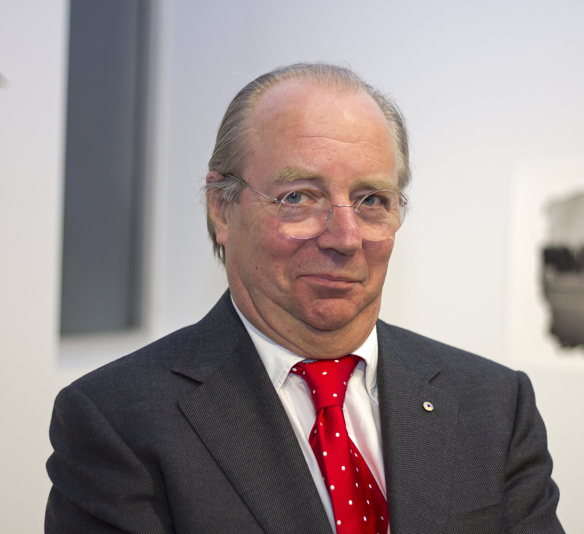 Imagem de referência de Tim Storrier, descrito nos dados abertos como pintor australiano