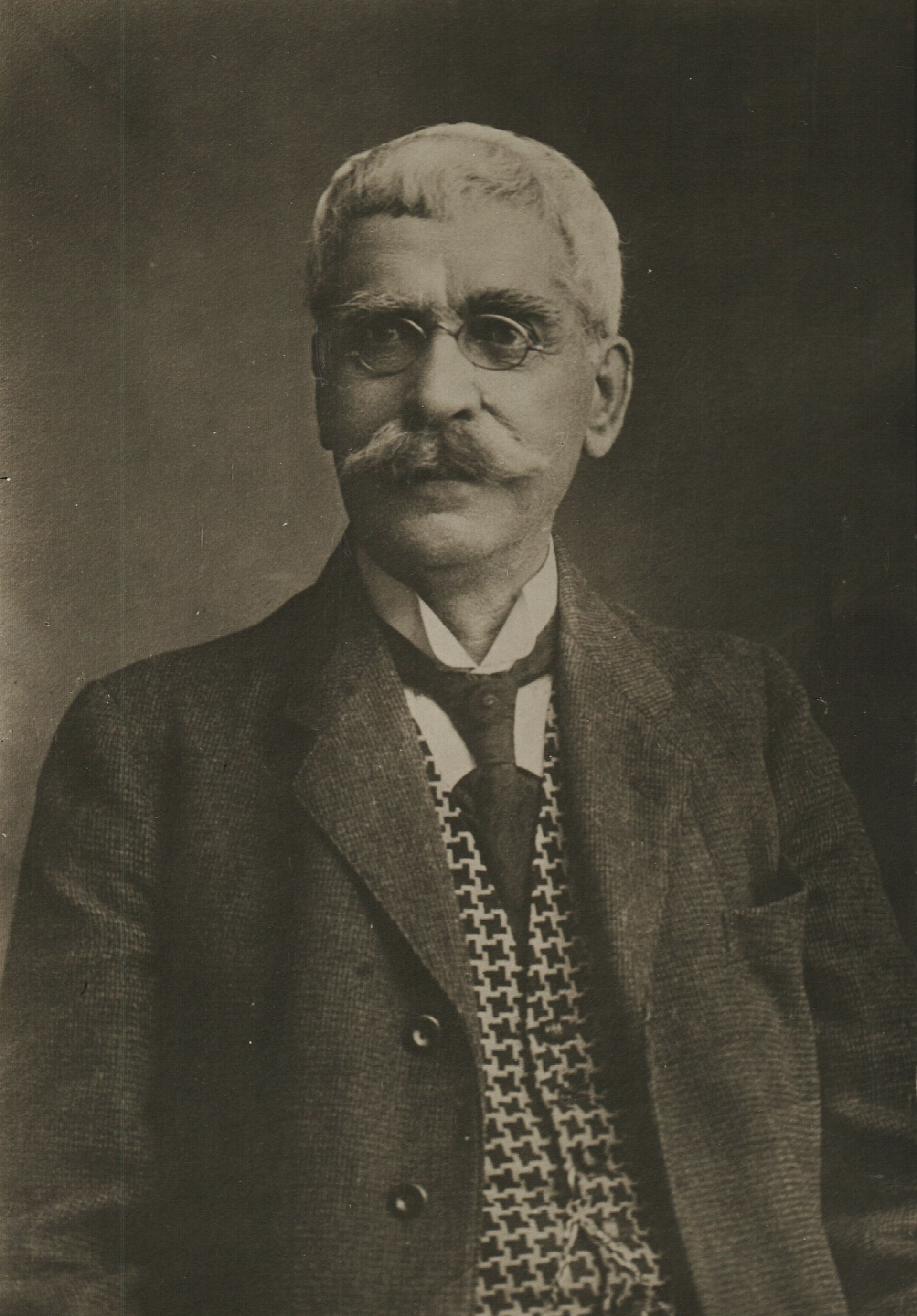 Imagem de referência de Ivan Vazov, descrito nos dados abertos como poeta e escritor búlgaro (1850-1921)