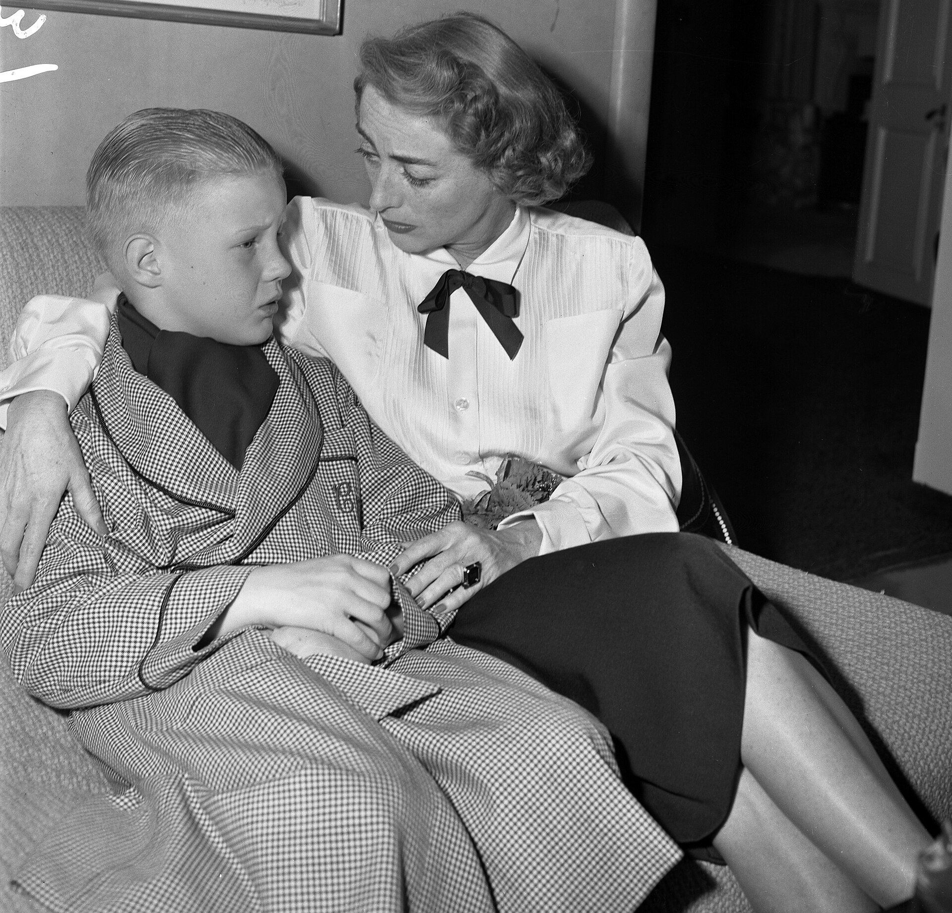 Imagem de referência relacionada a Joan Crawford, item descrito como atriz estadunidense (190?–1977)