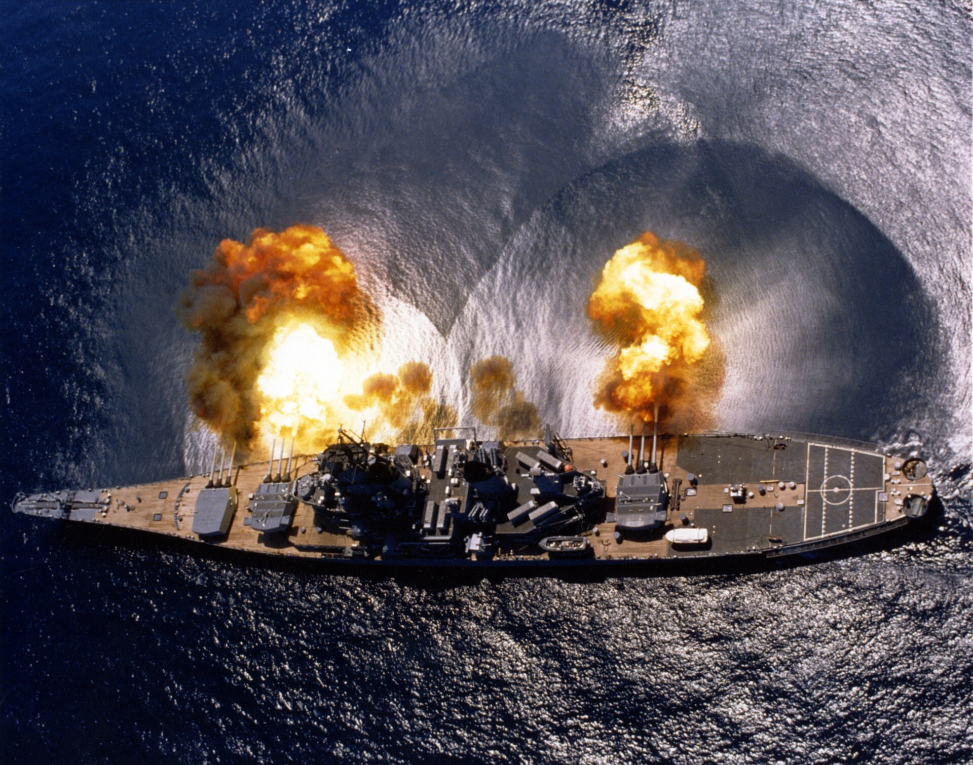 Imagem de referência de Battleship, descrito nos dados abertos como filme de 2012 dirigido por Peter Berg