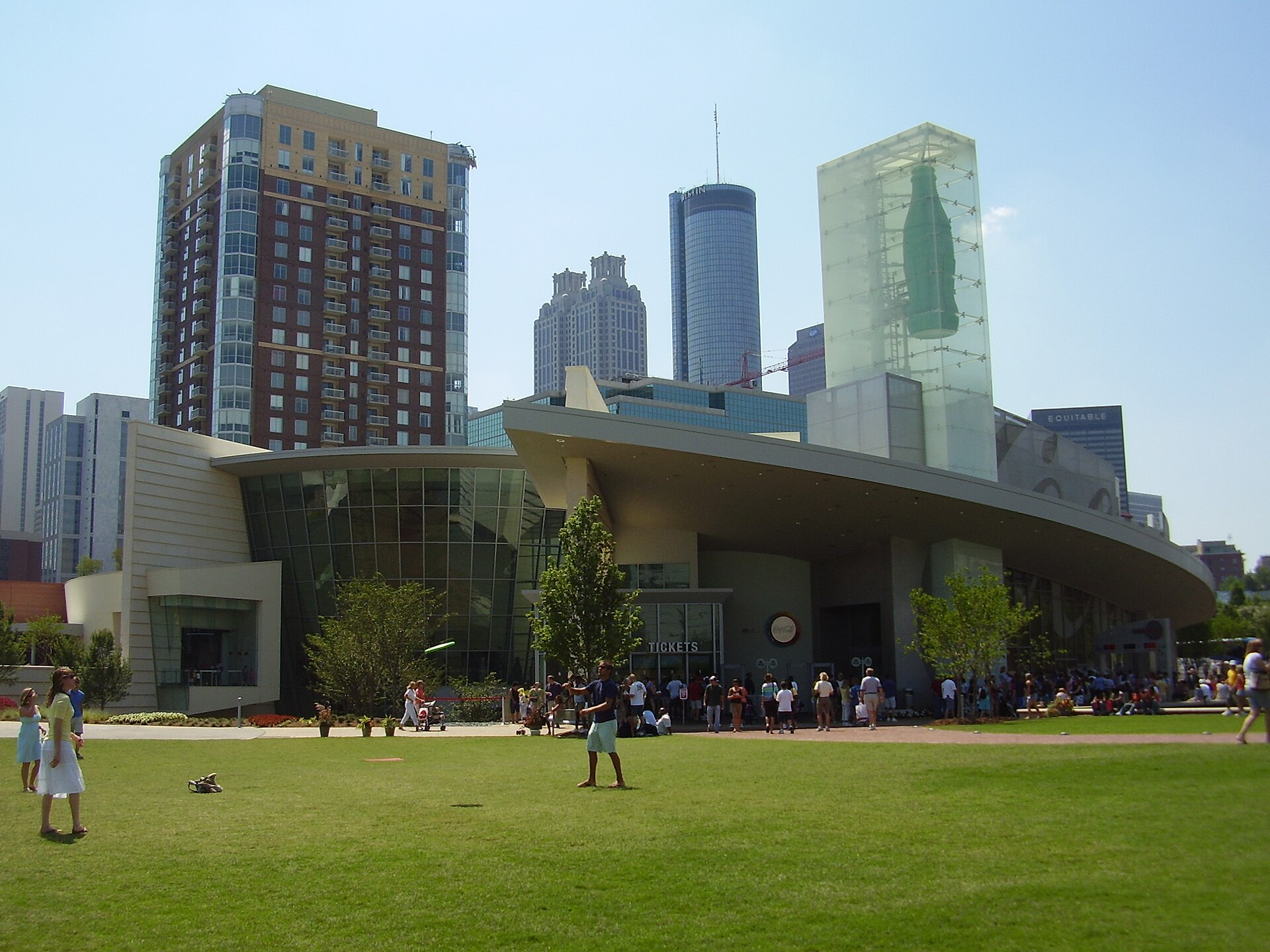 Imagem de referência de World of Coca-Cola, descrito nos dados abertos como museu em Atlanta, Estados Unidos