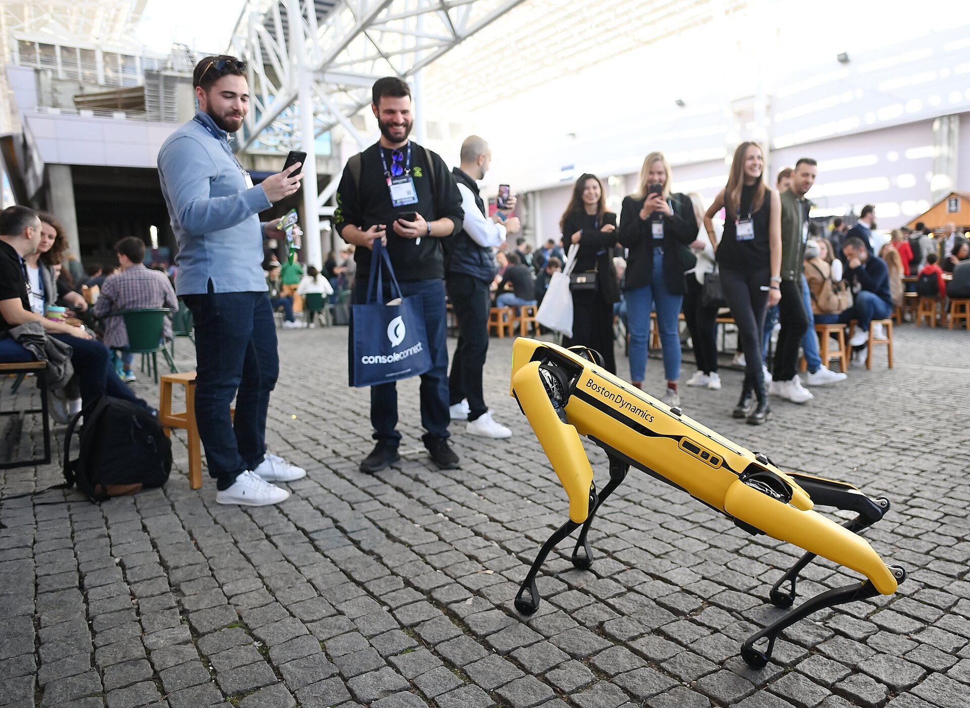 Imagem de referência relacionada a Boston Dynamics, item descrito como empresa de robótica americana