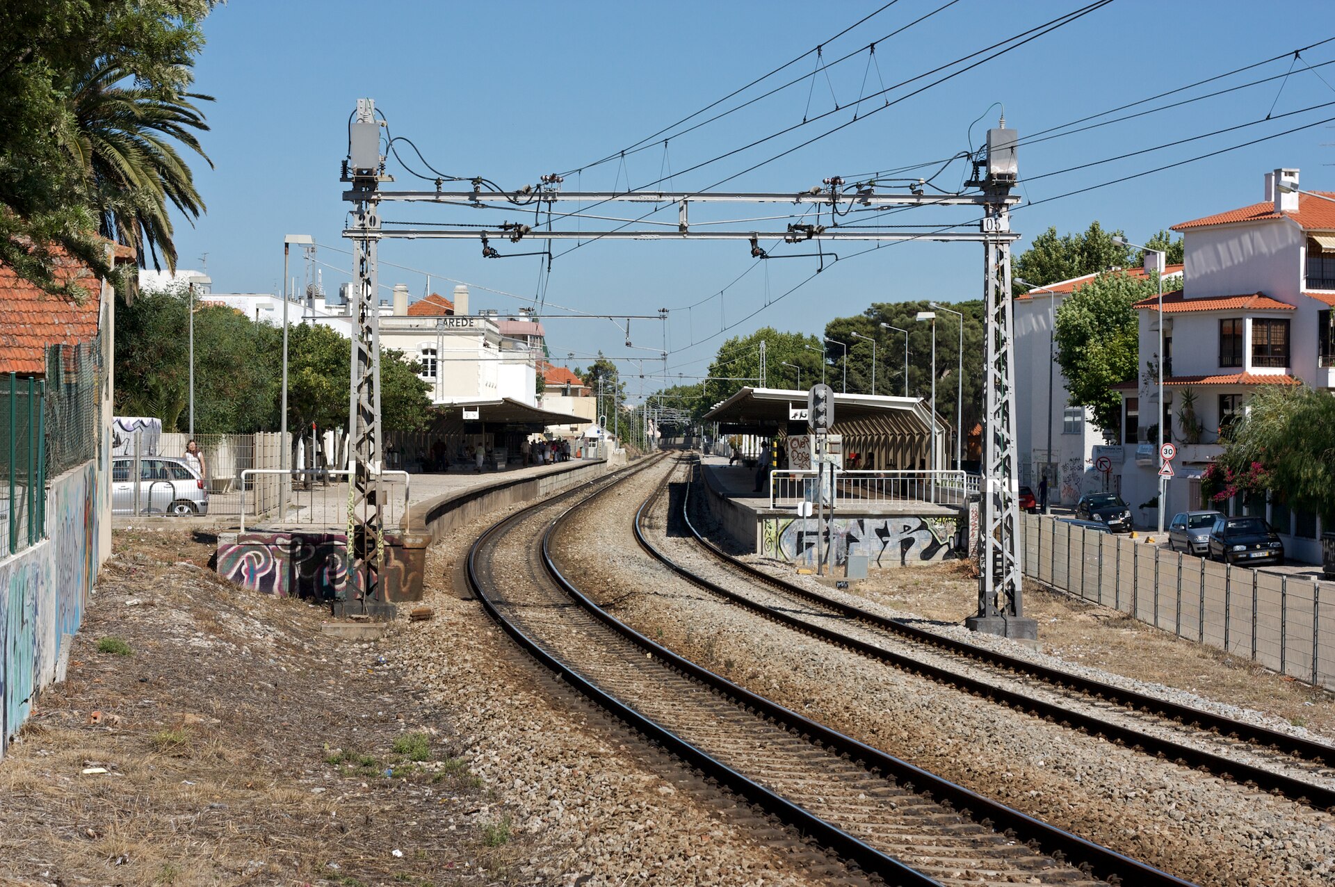 Imagem de referência de Estação Ferroviária da Parede, descrito nos dados abertos como estação ferroviária em Portugal