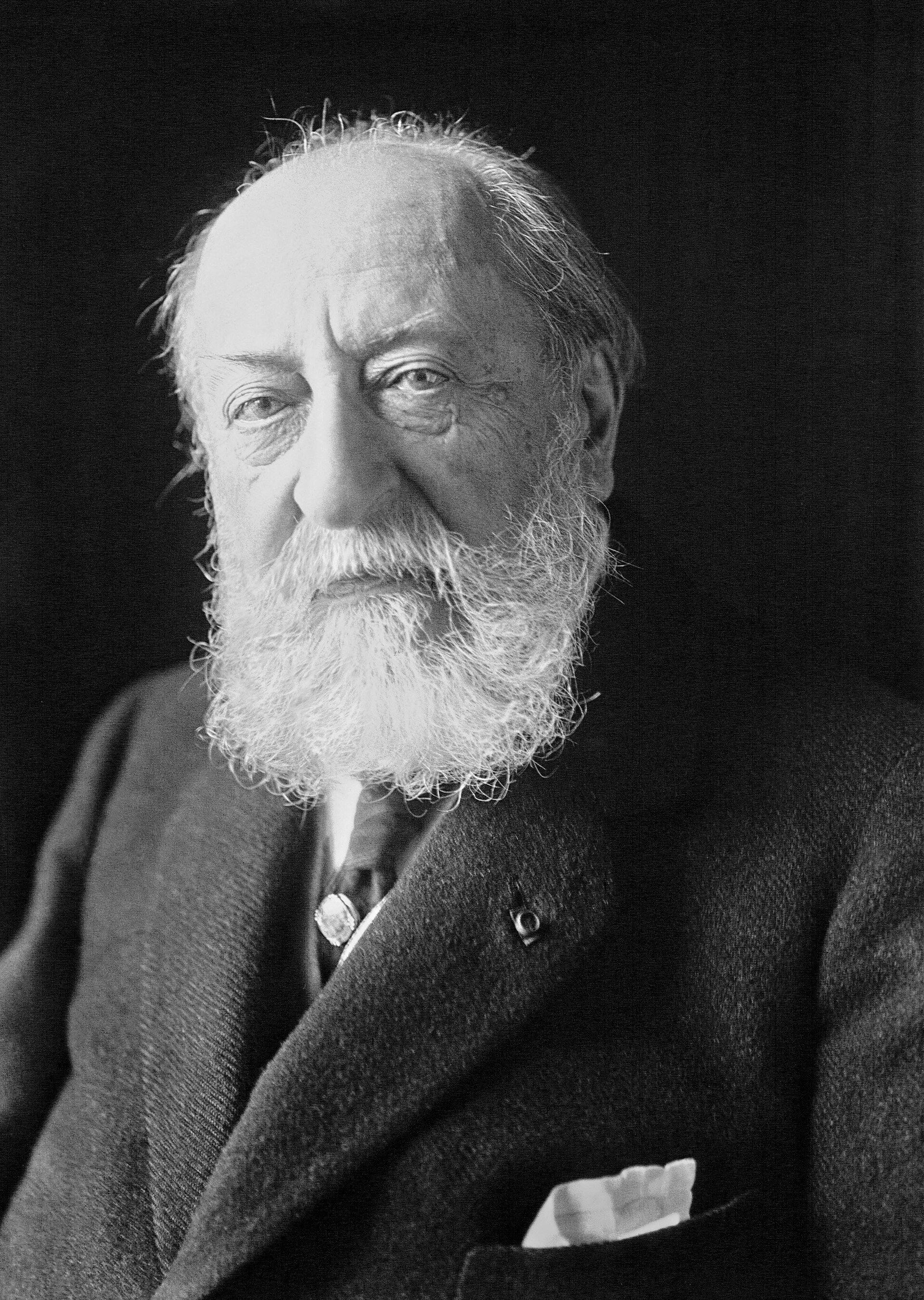 Imagem de referência de Camille Saint-Saëns, descrito nos dados abertos como compositor e Maestro Francês