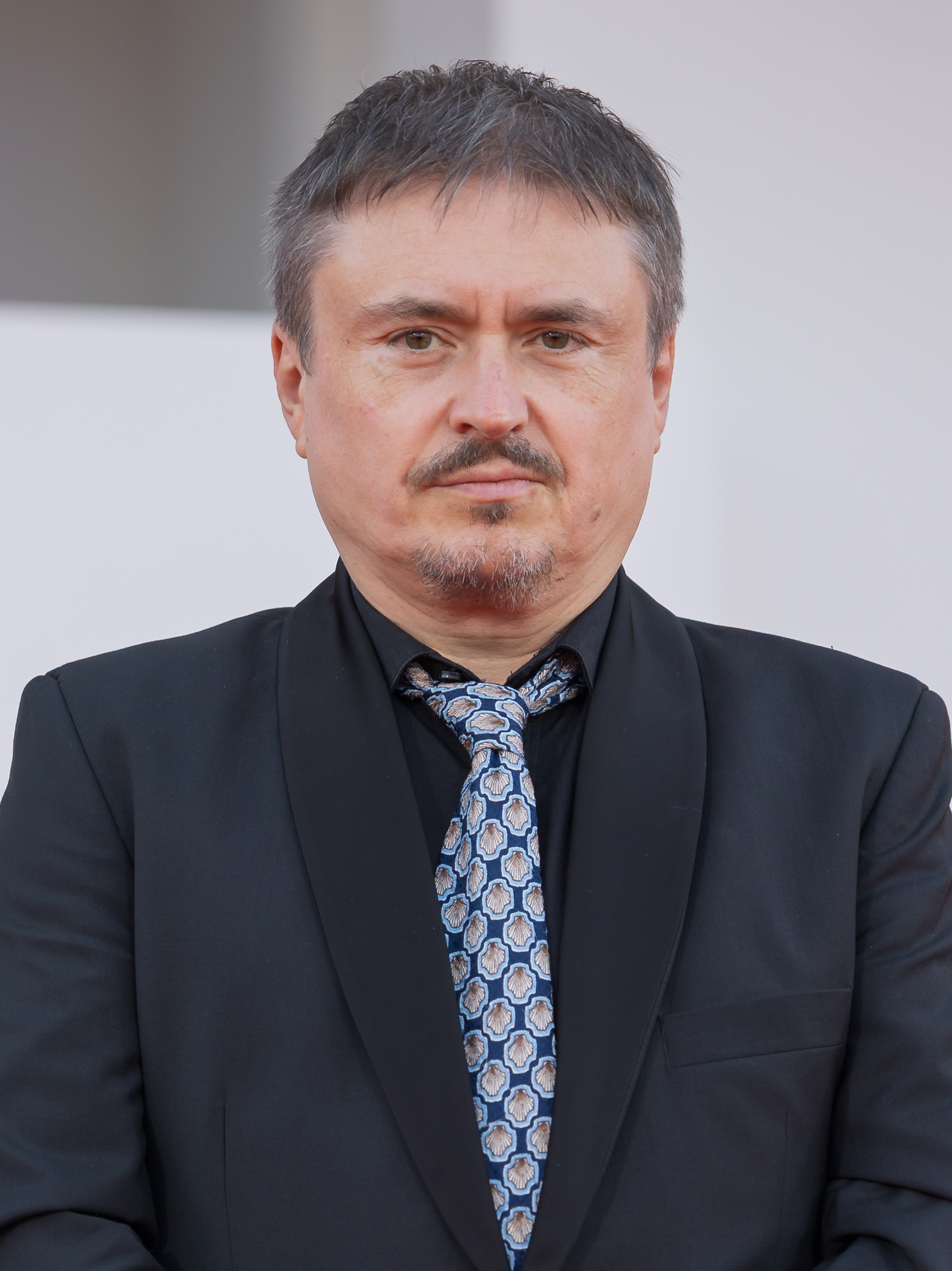 Imagem de referência relacionada a Cristian Mungiu, item descrito como diretor de cinema romeno