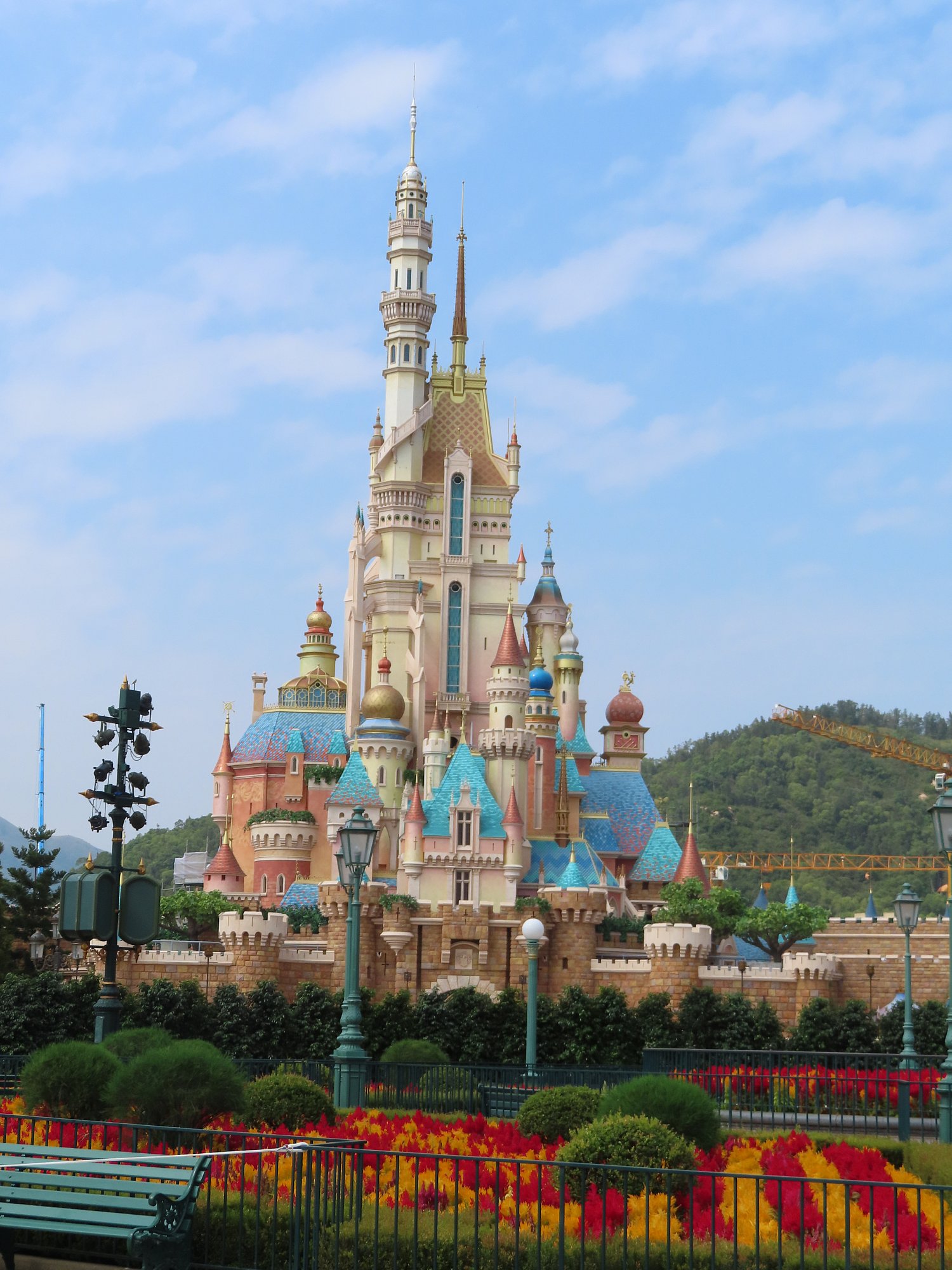 Imagem de referência de Hong Kong Disneyland, descrito nos dados abertos como parque temático em Hong Kong