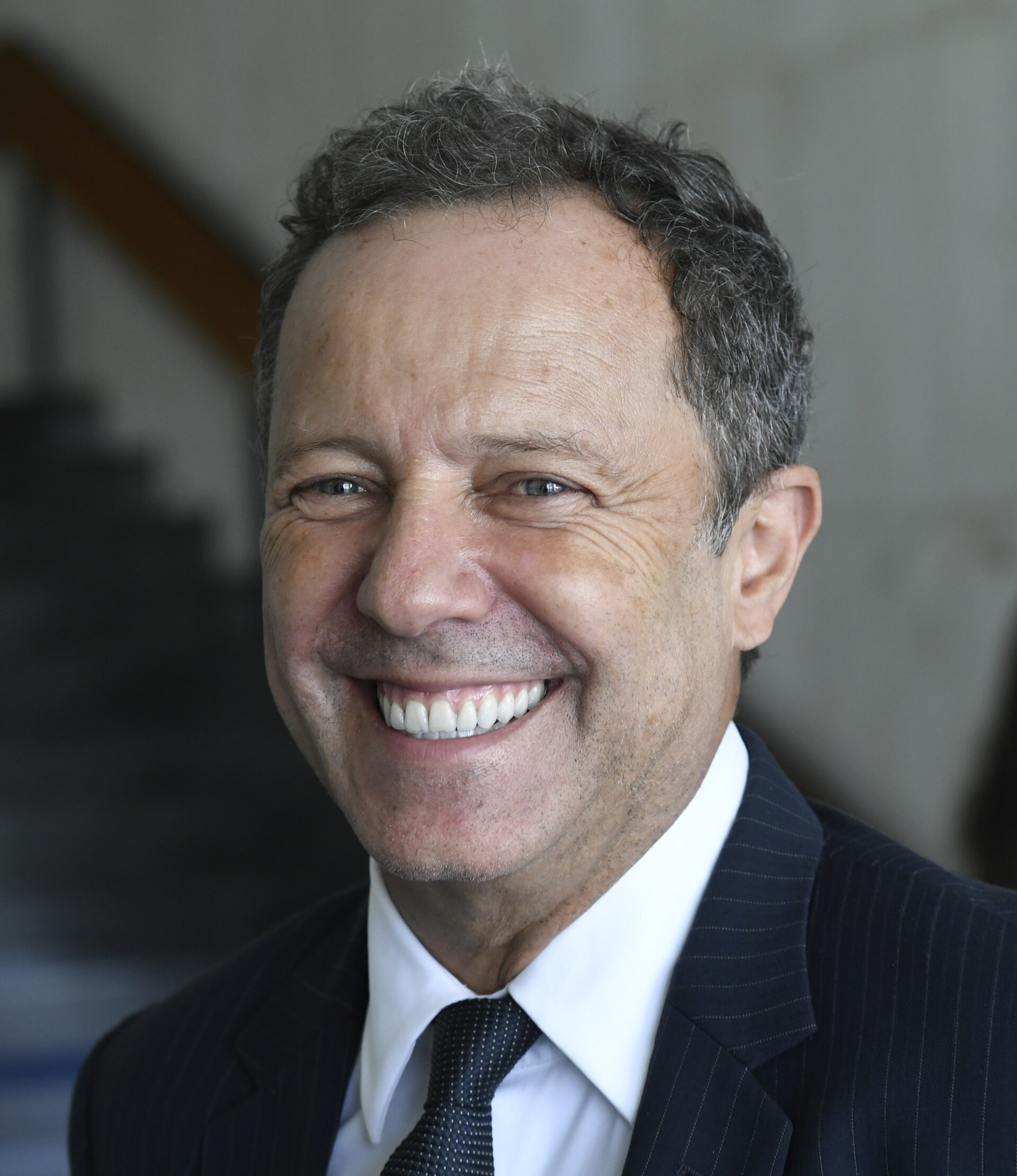 Imagem de referência de Vik Muniz, descrito nos dados abertos como artista brasileiro