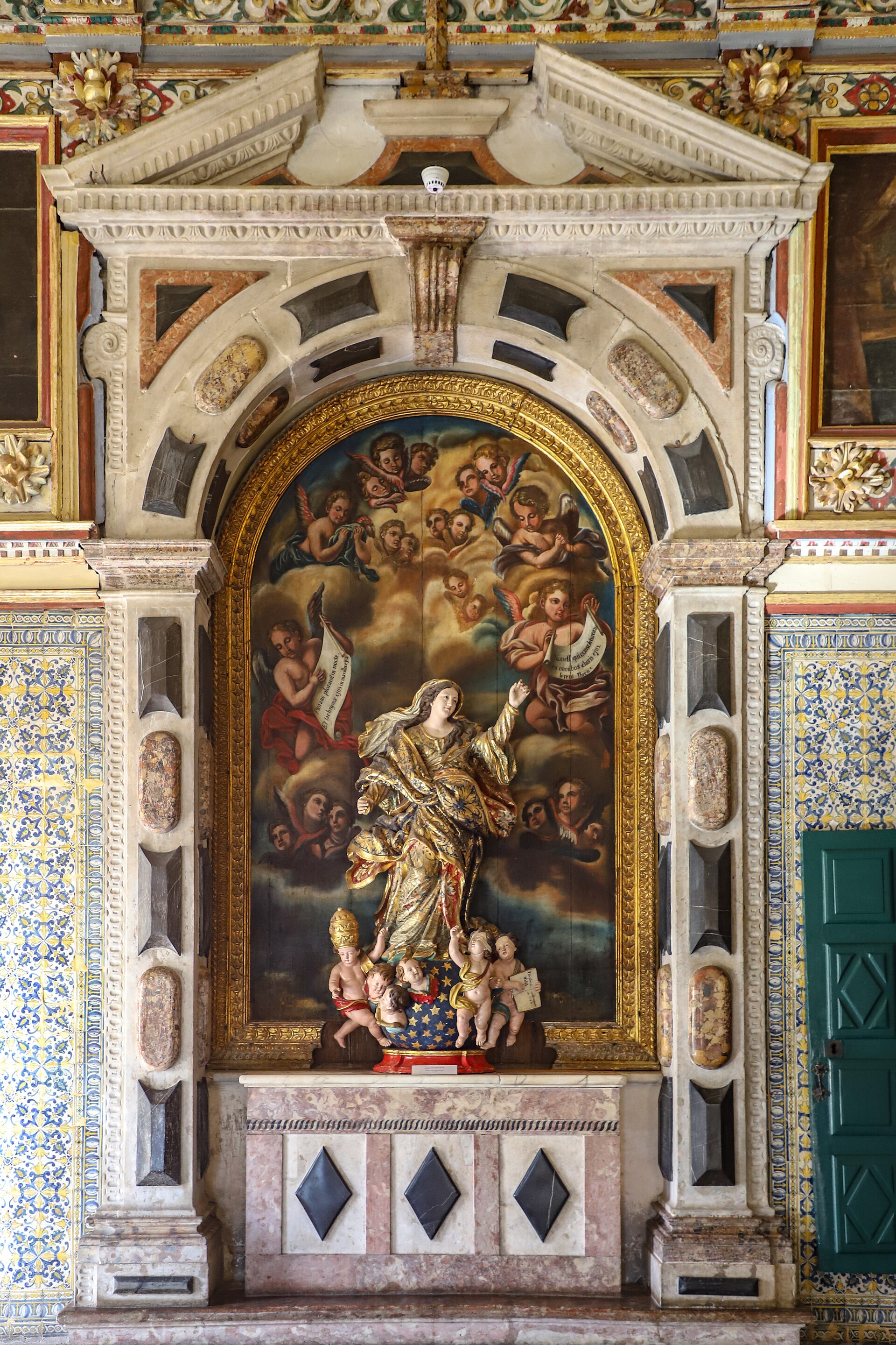 Imagem de referência de Altar de Nossa Senhora da Fé, descrito nos dados abertos como altar na Sacristia da Catedral Basílica de Salvador