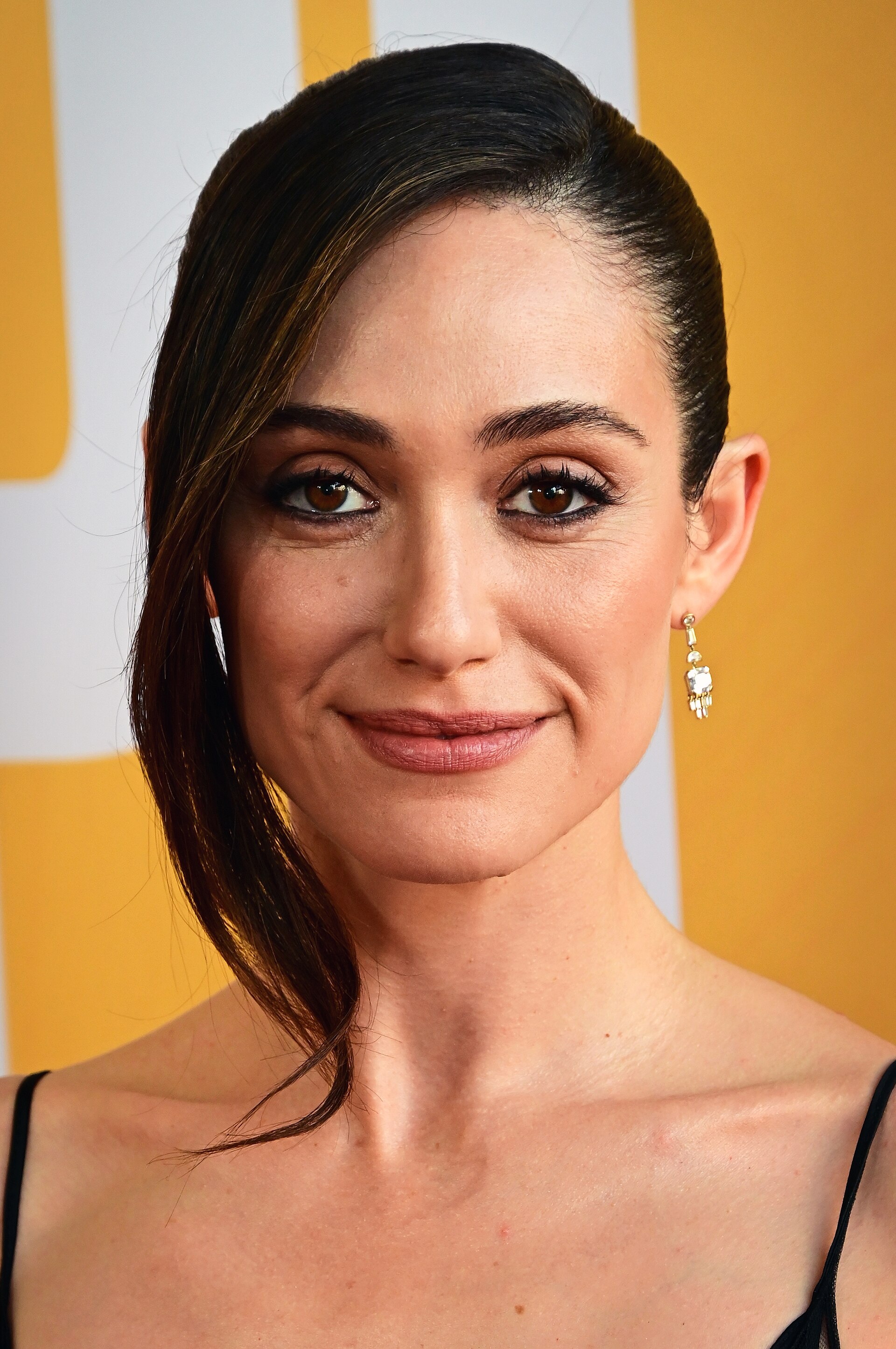 Imagem de referência de Emmy Rossum, descrito nos dados abertos como atriz americana