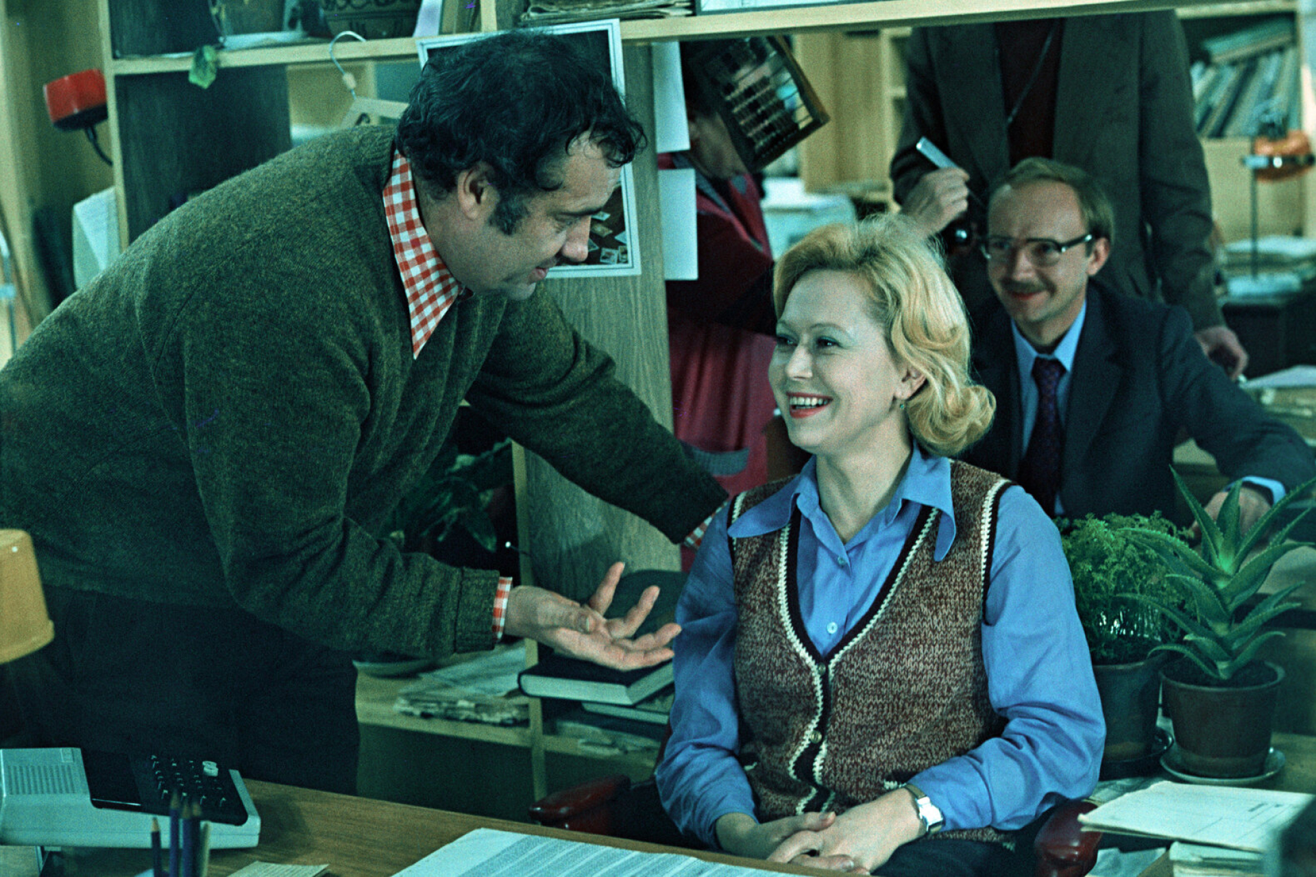 Imagem de referência de Romance Burocrático, descrito nos dados abertos como filme de 1977 dirigido por Eldar Ryazanov