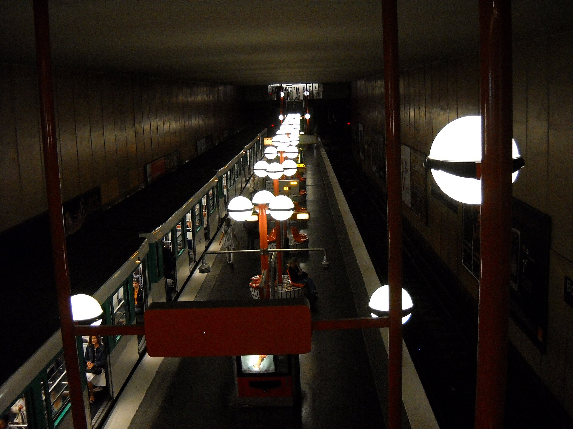 Imagem de referência de Boulogne - Pont de Saint-Cloud, descrito nos dados abertos como estação do Metropolitano de Paris