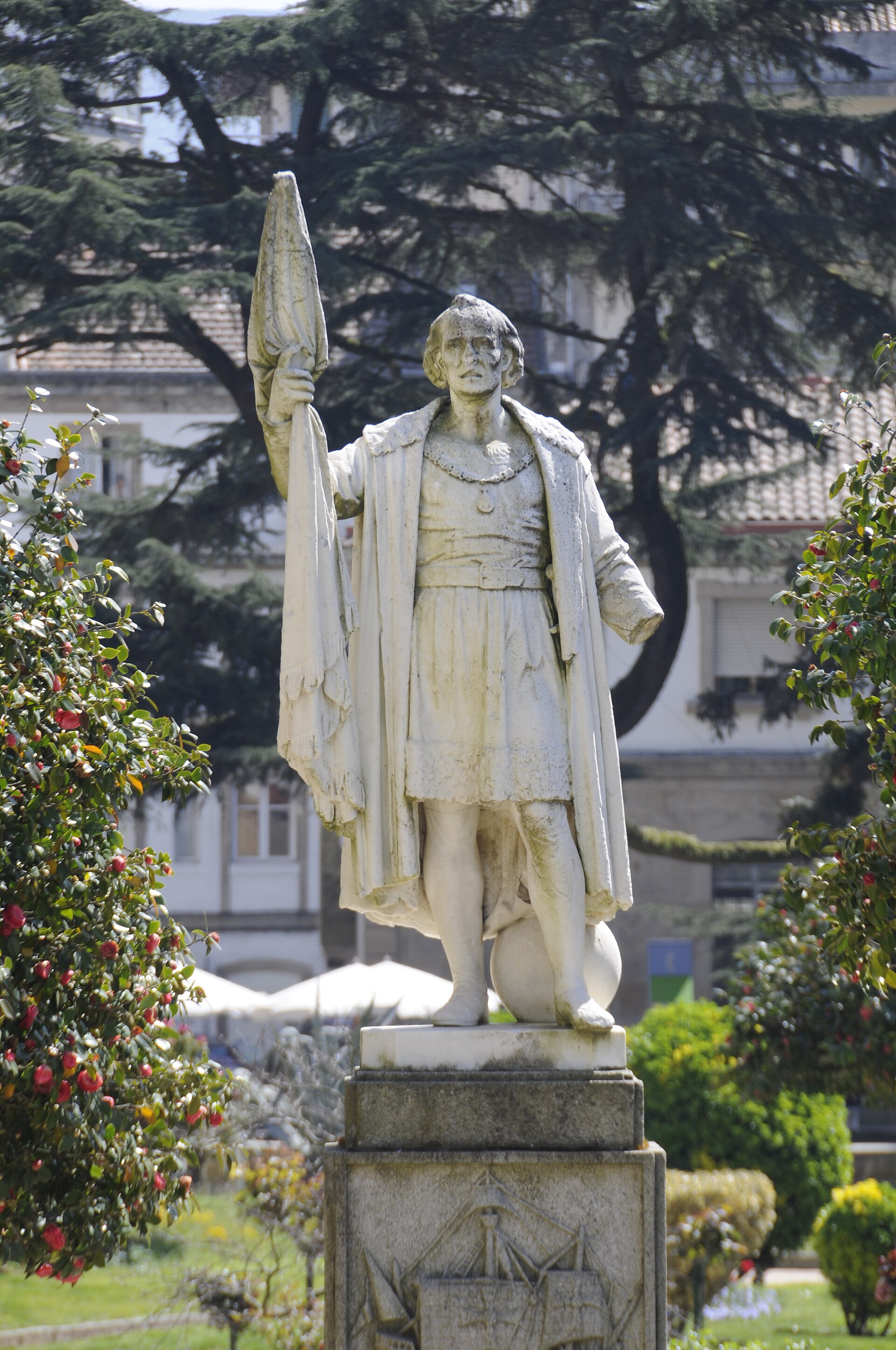Imagem de referência de Cristóvão Colombo, descrito nos dados abertos como estátua em Pontevedra, Espanha