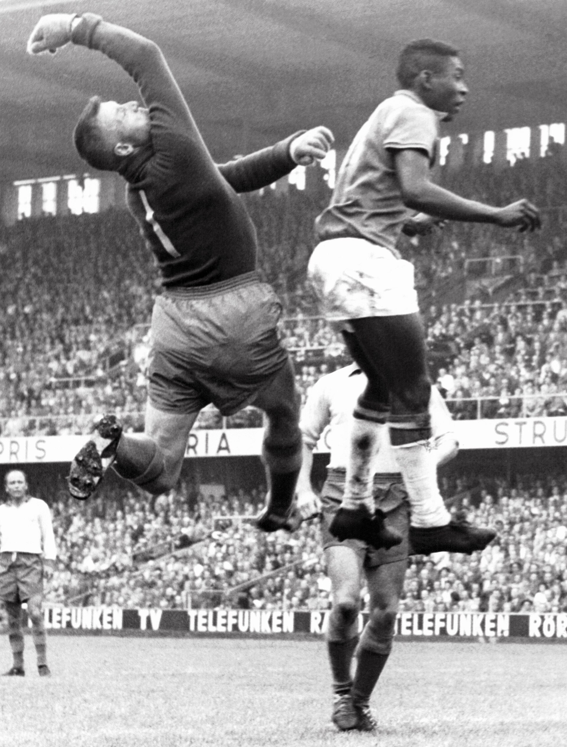Imagem de referência de Pelé, descrito nos dados abertos como filme de 2014 dirigido por Jeff Zimbalist