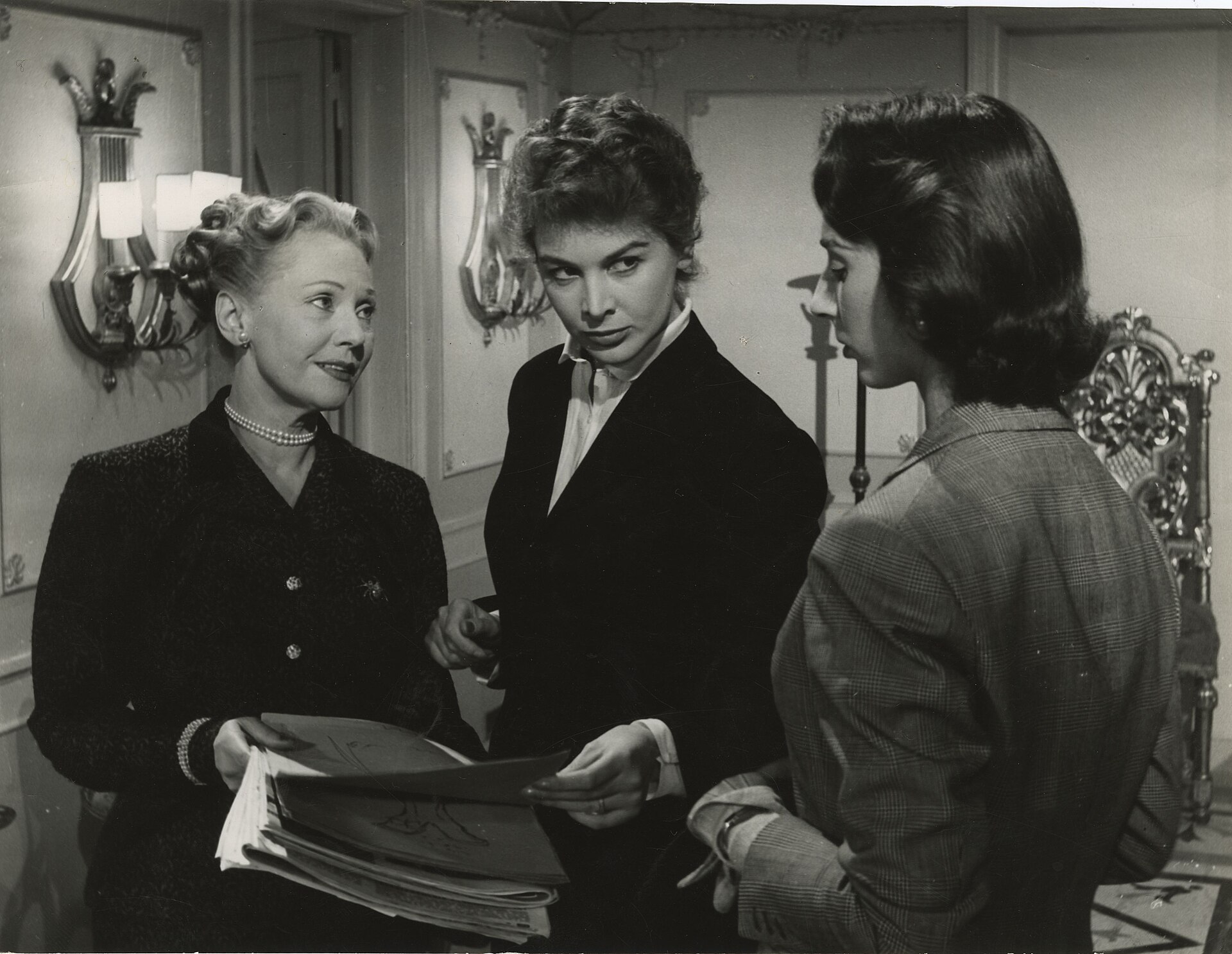 Imagem de referência de As Amigas, descrito nos dados abertos como filme de 1955 dirigido por Michelangelo Antonioni