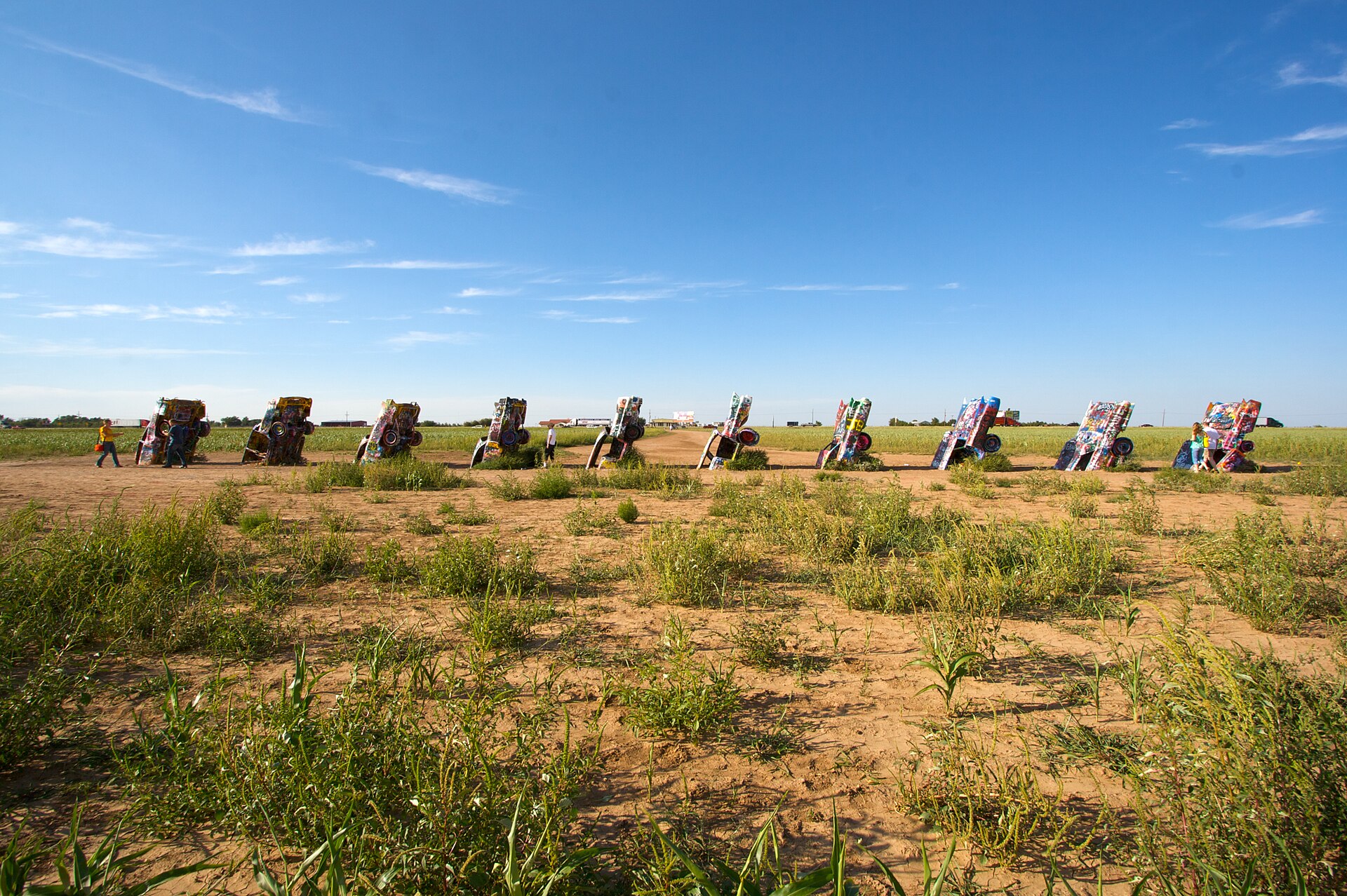 Imagem de referência de Cadillac Ranch, descrito nos dados abertos como escultura em Amarillo, Texas, Estados Unidos