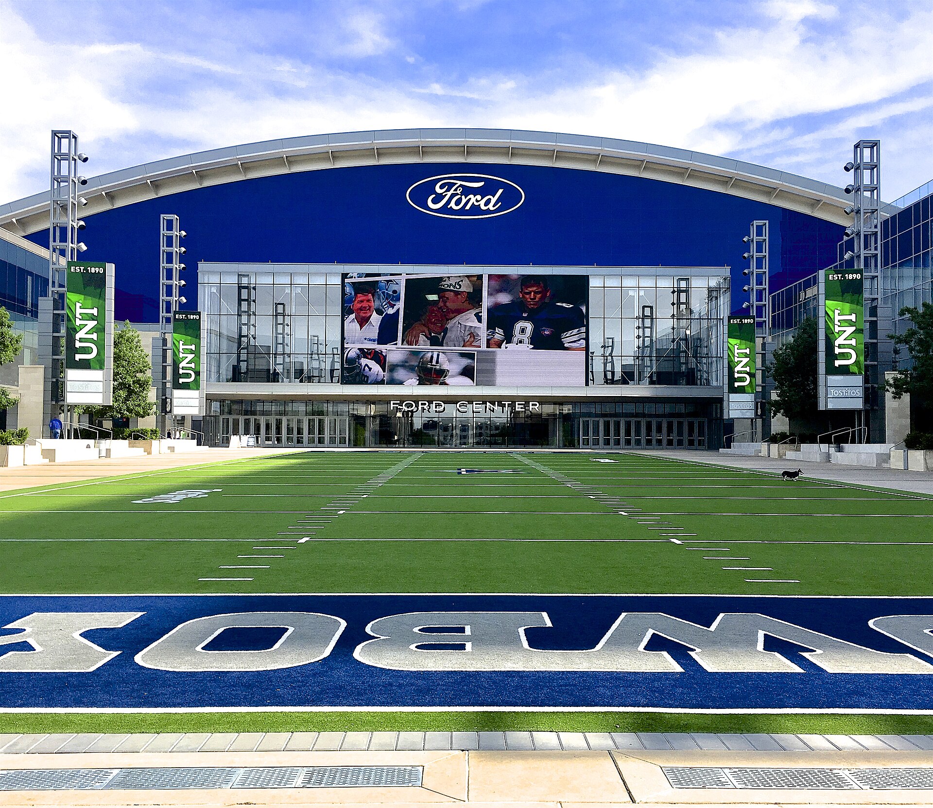 Imagem de referência de Ford Center at The Star, descrito nos dados abertos como estádio coberto em Frisco, Texas. sede do Dallas Cowboys