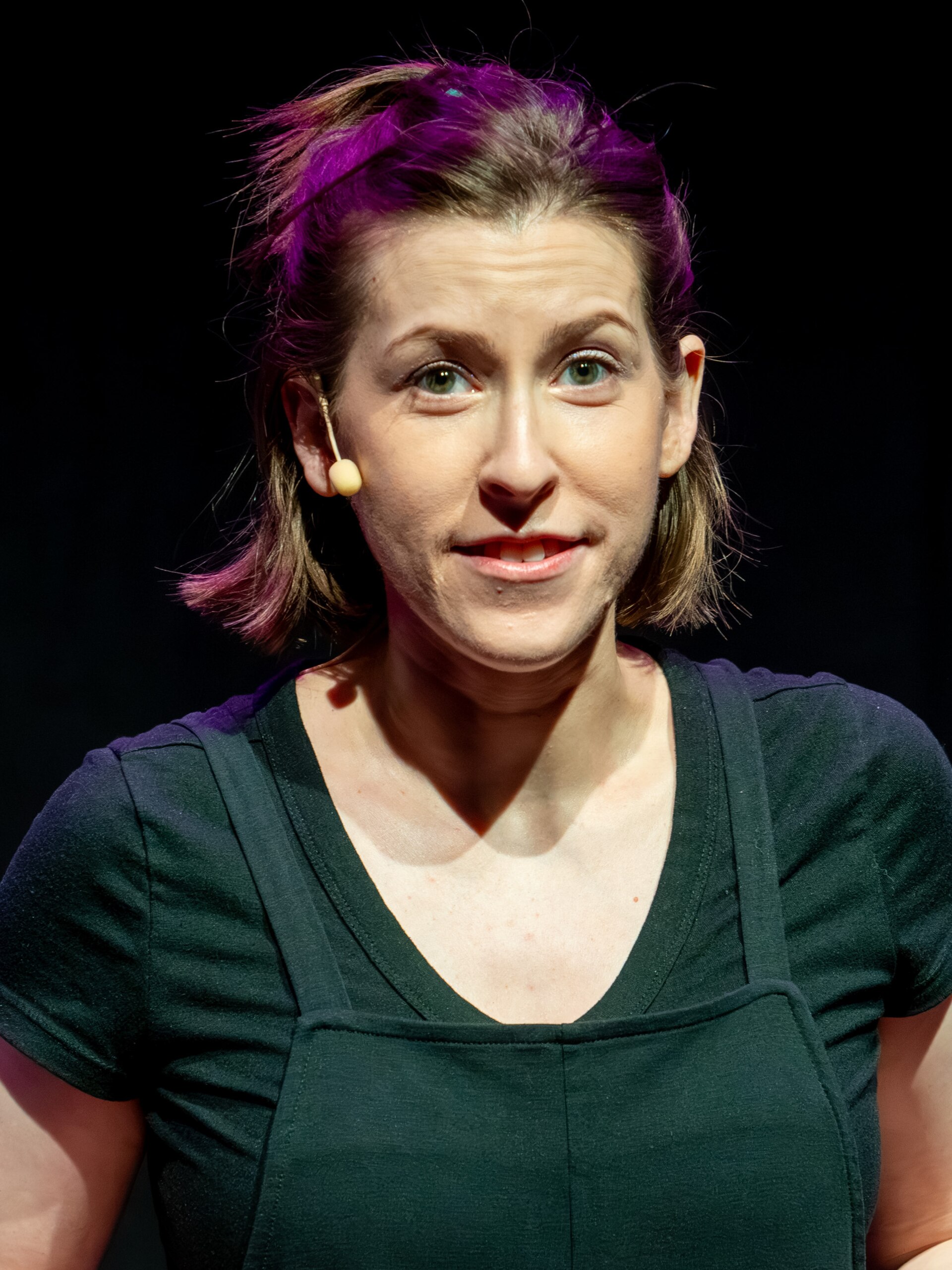 Imagem de referência de Eden Sher, descrito nos dados abertos como atriz americana