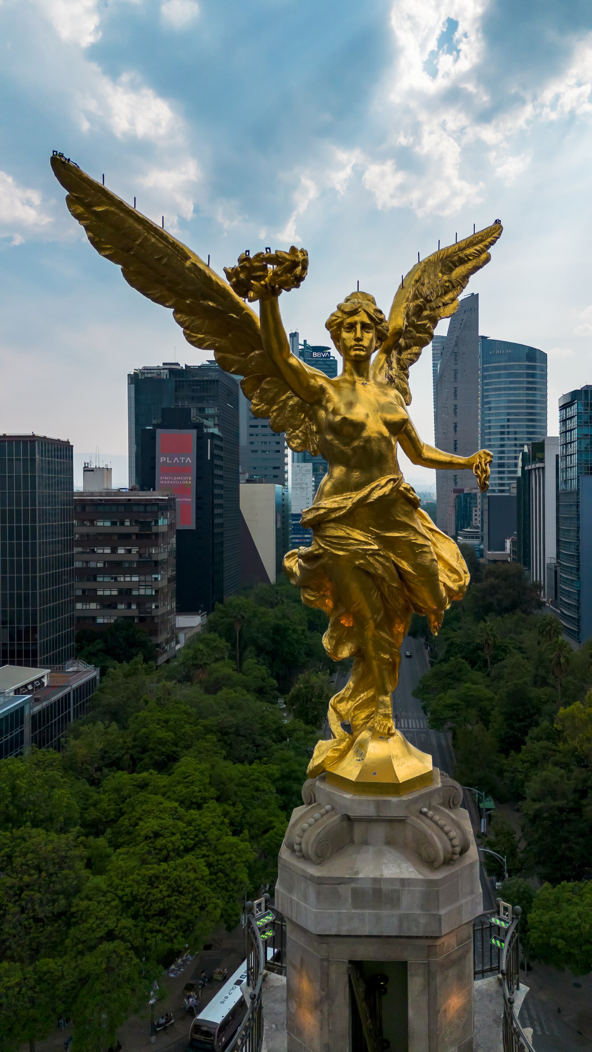 Imagem de referência de Victoria Alada, descrito nos dados abertos como escultura no topo do Monumento à Independência do México