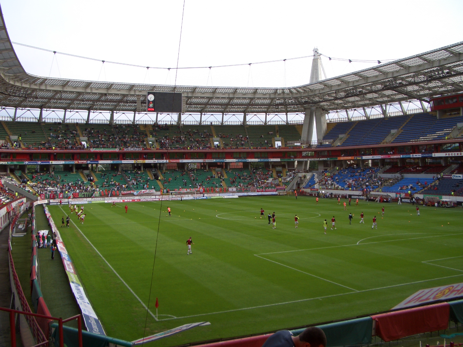 Imagem de referência de Estádio Lokomotiv de Moscou, descrito nos dados abertos como estádio de futebol em Moscou, Rússia