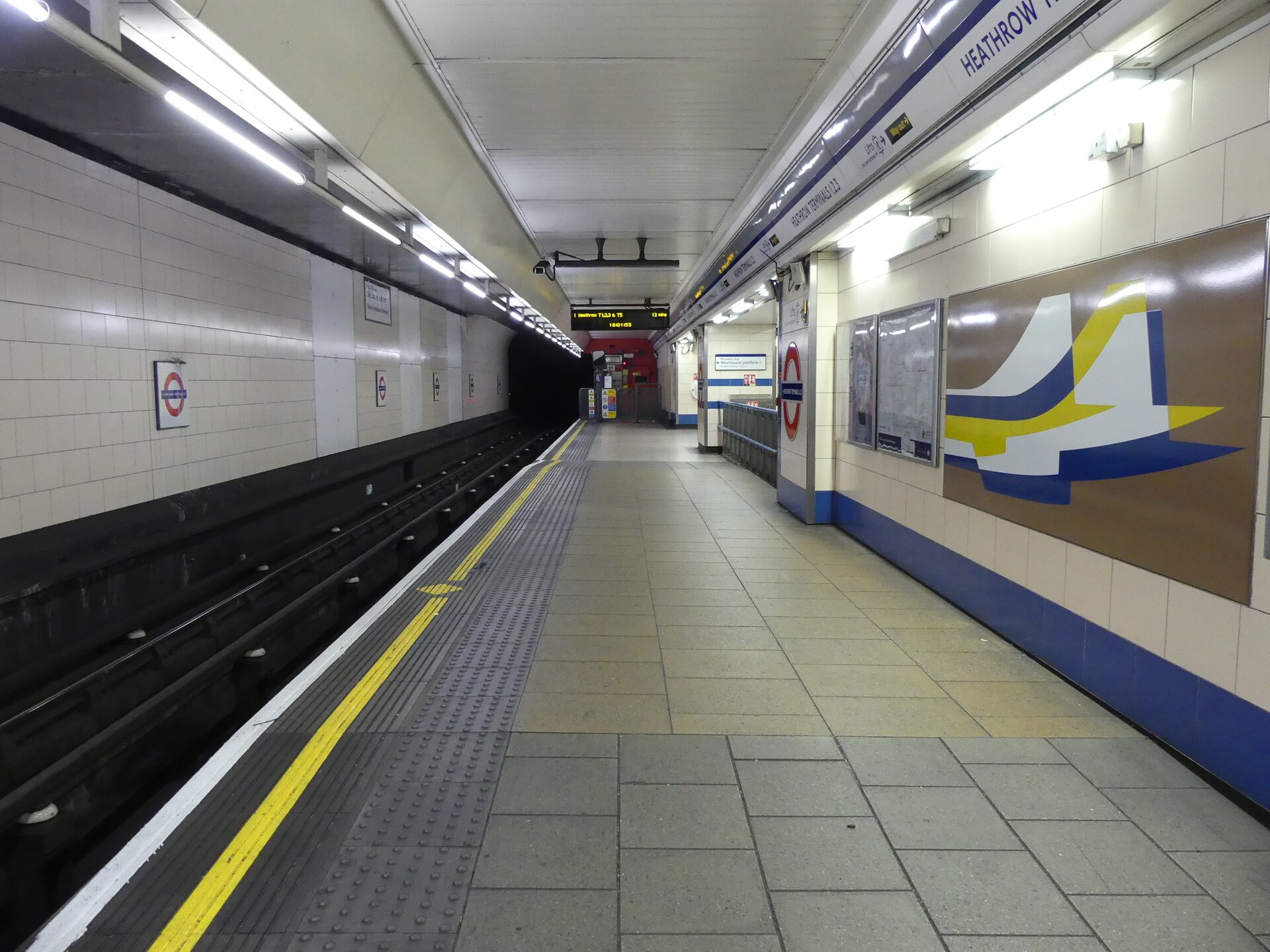 Imagem de referência de Heathrow Terminals 2 & 3, descrito nos dados abertos como estação do metrô de Londres