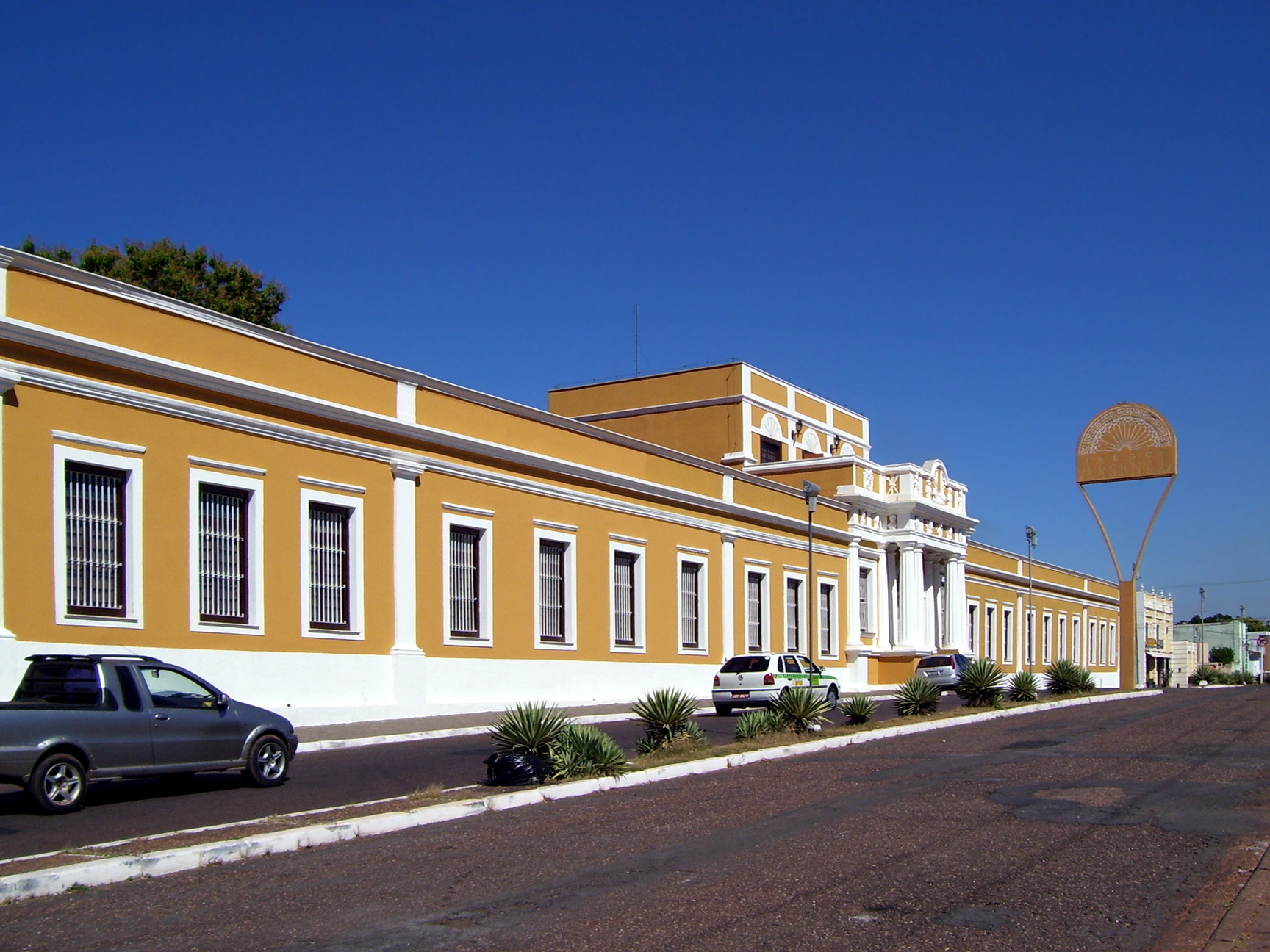 Imagem de referência de SESC Arsenal, descrito nos dados abertos como arsenal de guerra no bairro do Porto em Cuiabá