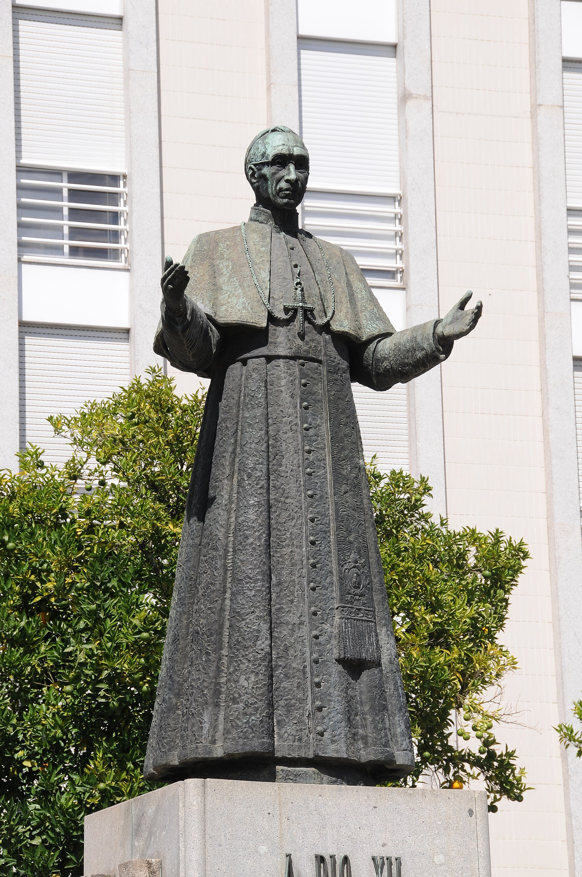 Imagem de referência de Estátua de Pio XII, descrito nos dados abertos como estátua em Braga Portugal