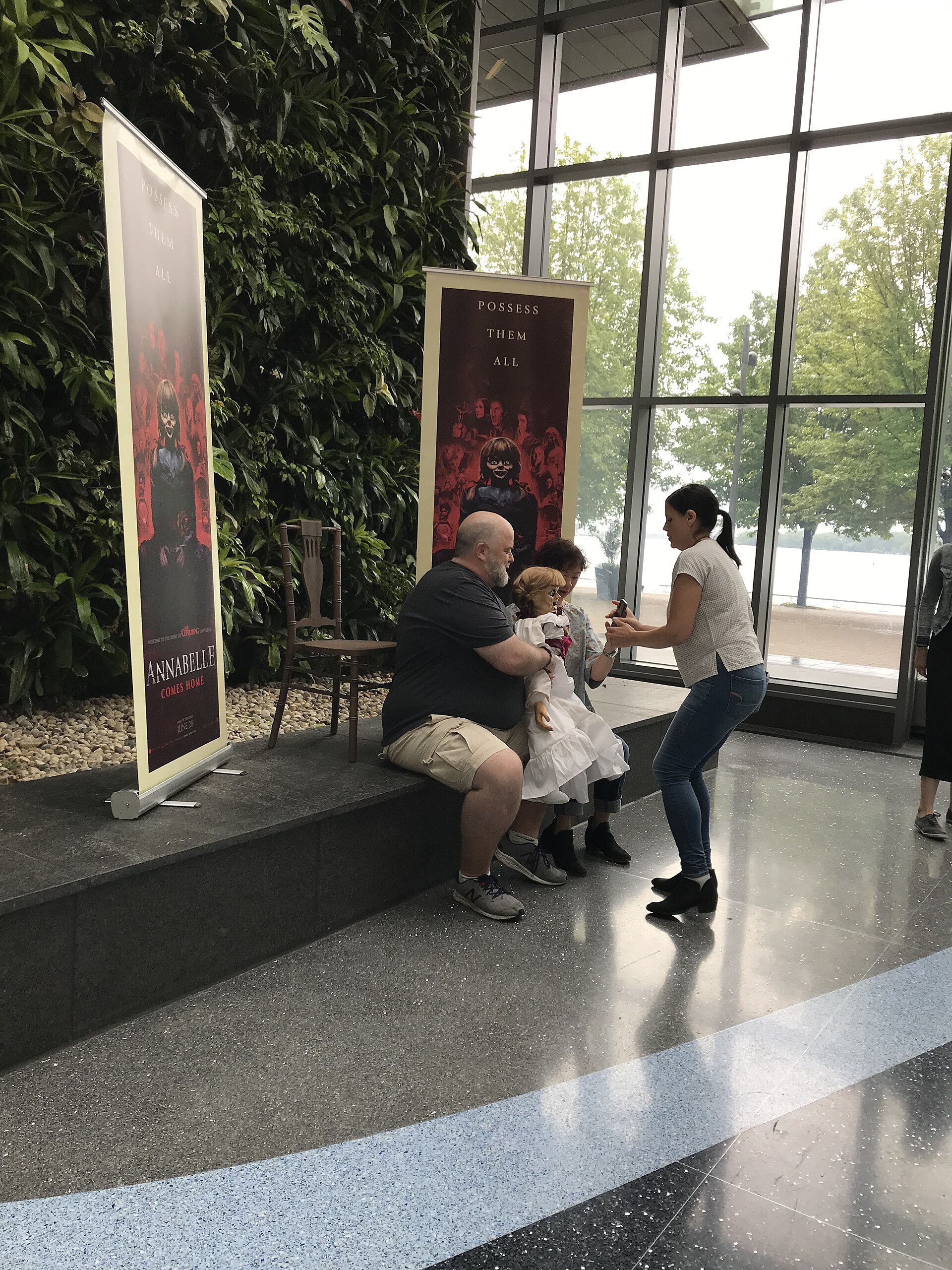 Imagem de referência relacionada a Annabelle Comes Home, item descrito como filme americano de terror de 2019 dirigido por Gary Dauberman