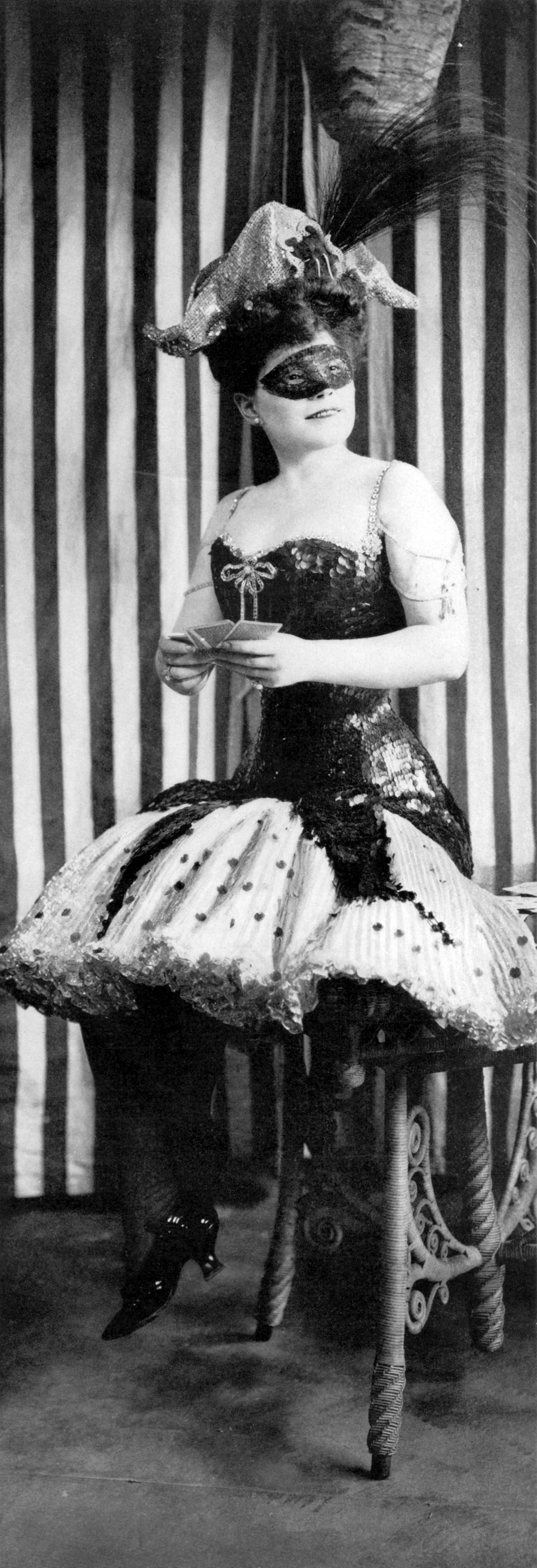 Imagem de referência de Mademoiselle Modiste, descrito nos dados abertos como filme de 1926 dirigido por Robert Zigler Leonard