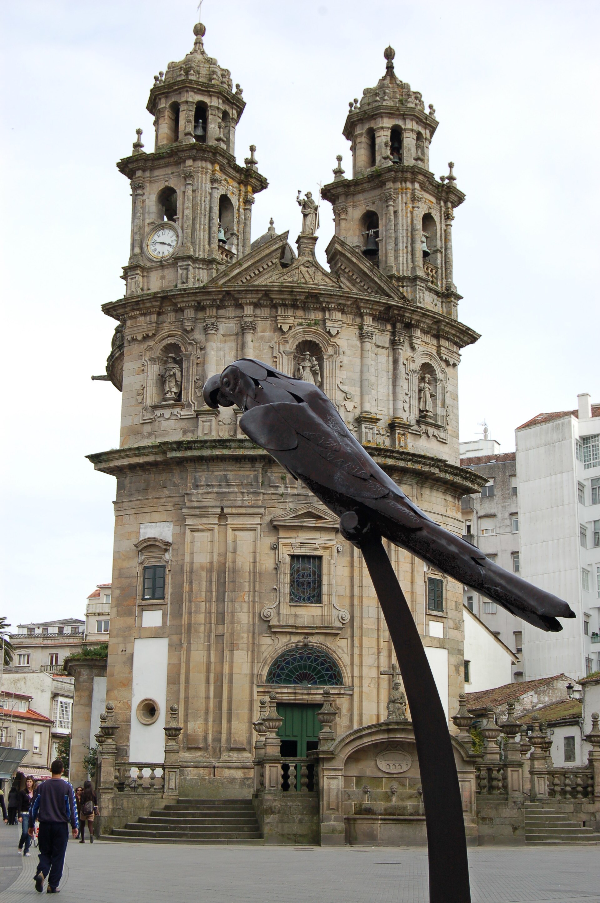 Imagem de referência de Papagaio Ravachol (estátua), descrito nos dados abertos como estátua em Pontevedra, Espanha