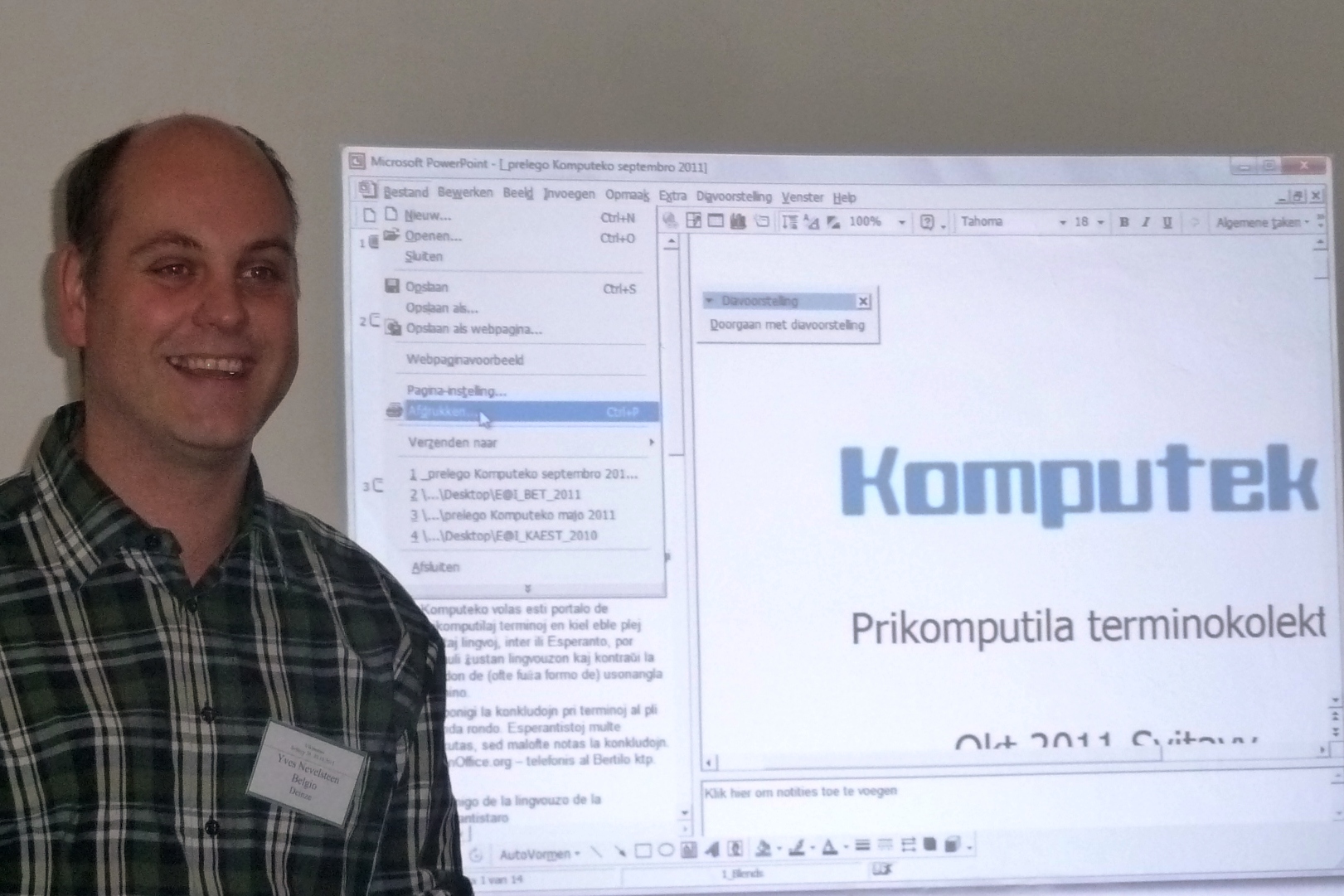 Imagem de referência relacionada a Komputeko, item descrito como dicionário multilíngue de termos de ciência da computação