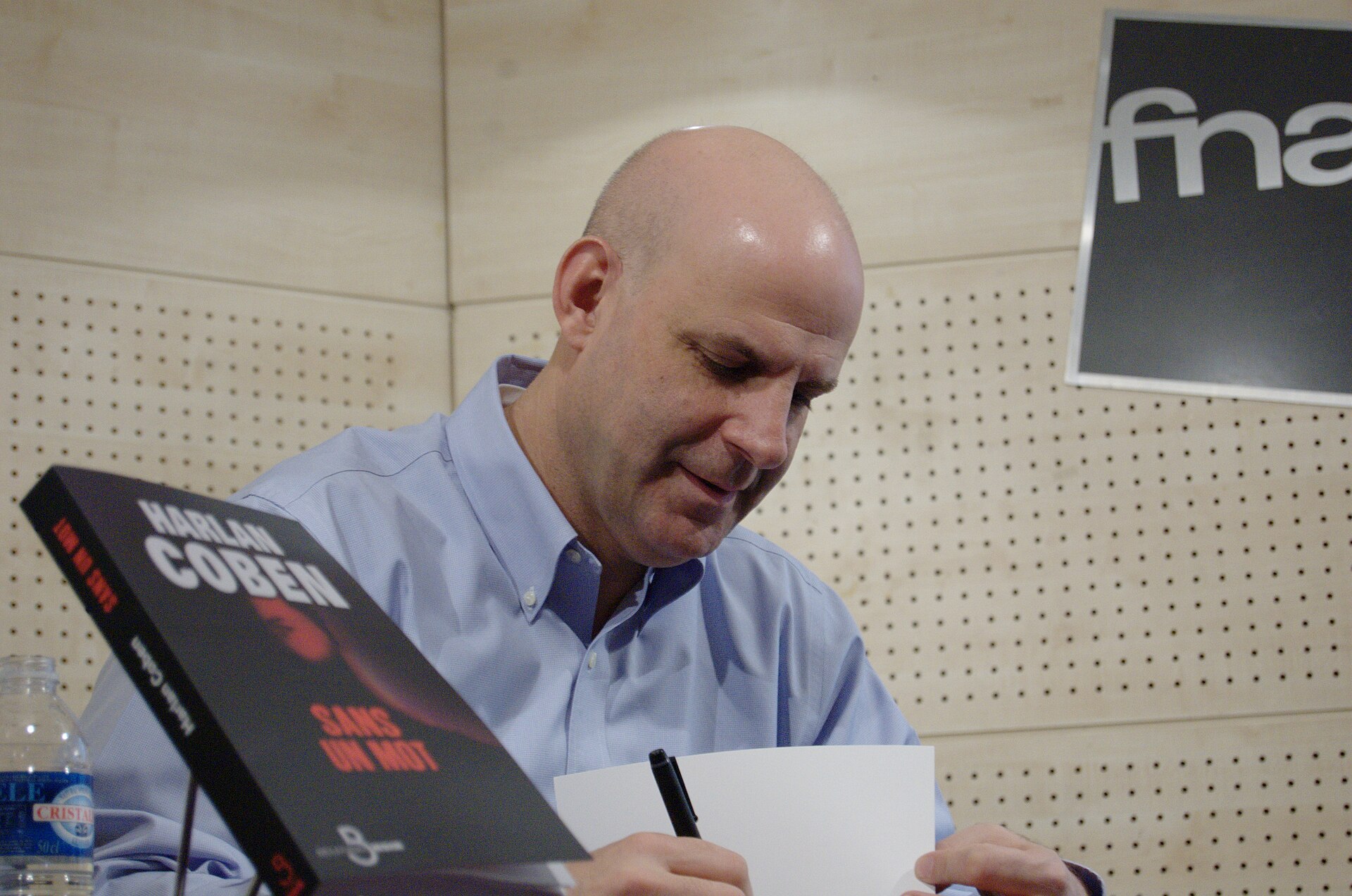 Imagem de referência de Harlan Coben, descrito nos dados abertos como autor de ficção americano