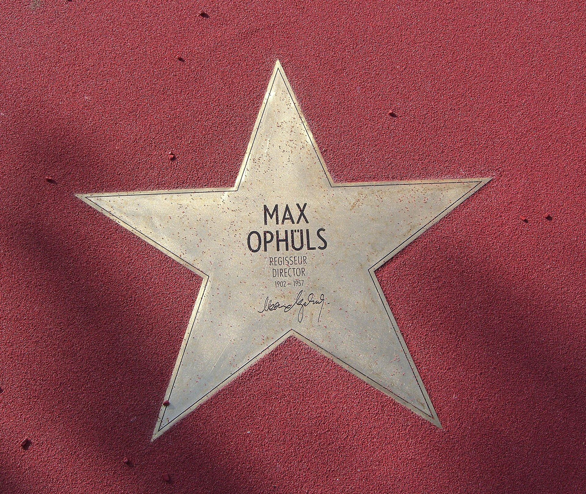 Imagem de referência de Max Ophüls, descrito nos dados abertos como cineasta alemão (1902–1957)