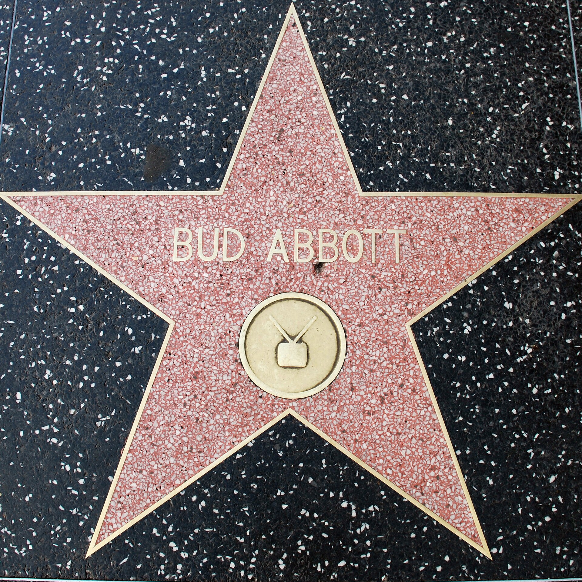 Imagem de referência de Bud Abbott, descrito nos dados abertos como ator e comediante americano (1897-1974)