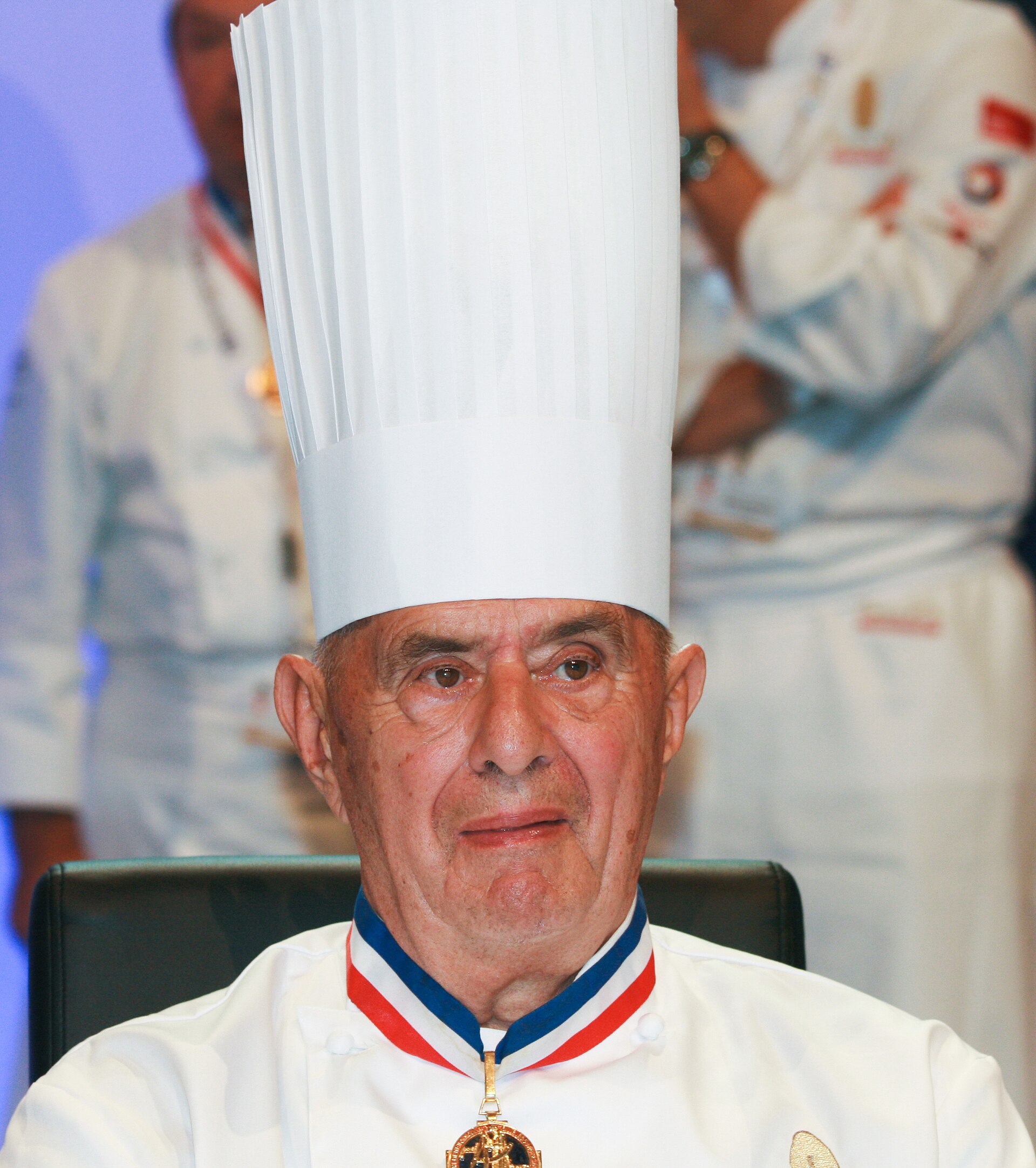 Imagem de referência relacionada a Paul Bocuse, item descrito como chef françês