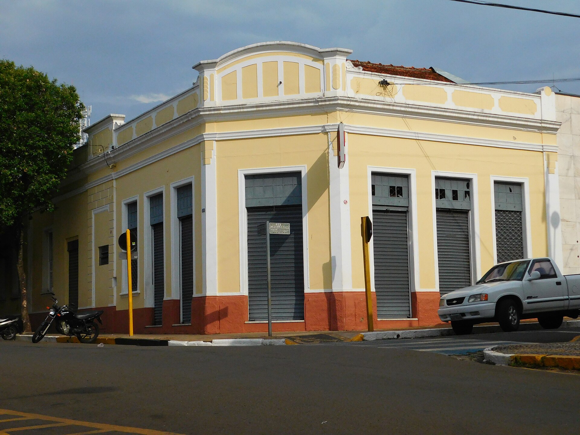 Imagem de referência de Avenida Guerino Osvaldo, 316, descrito nos dados abertos como edifício histórico na cidade de Descalvado, SP, Brasil