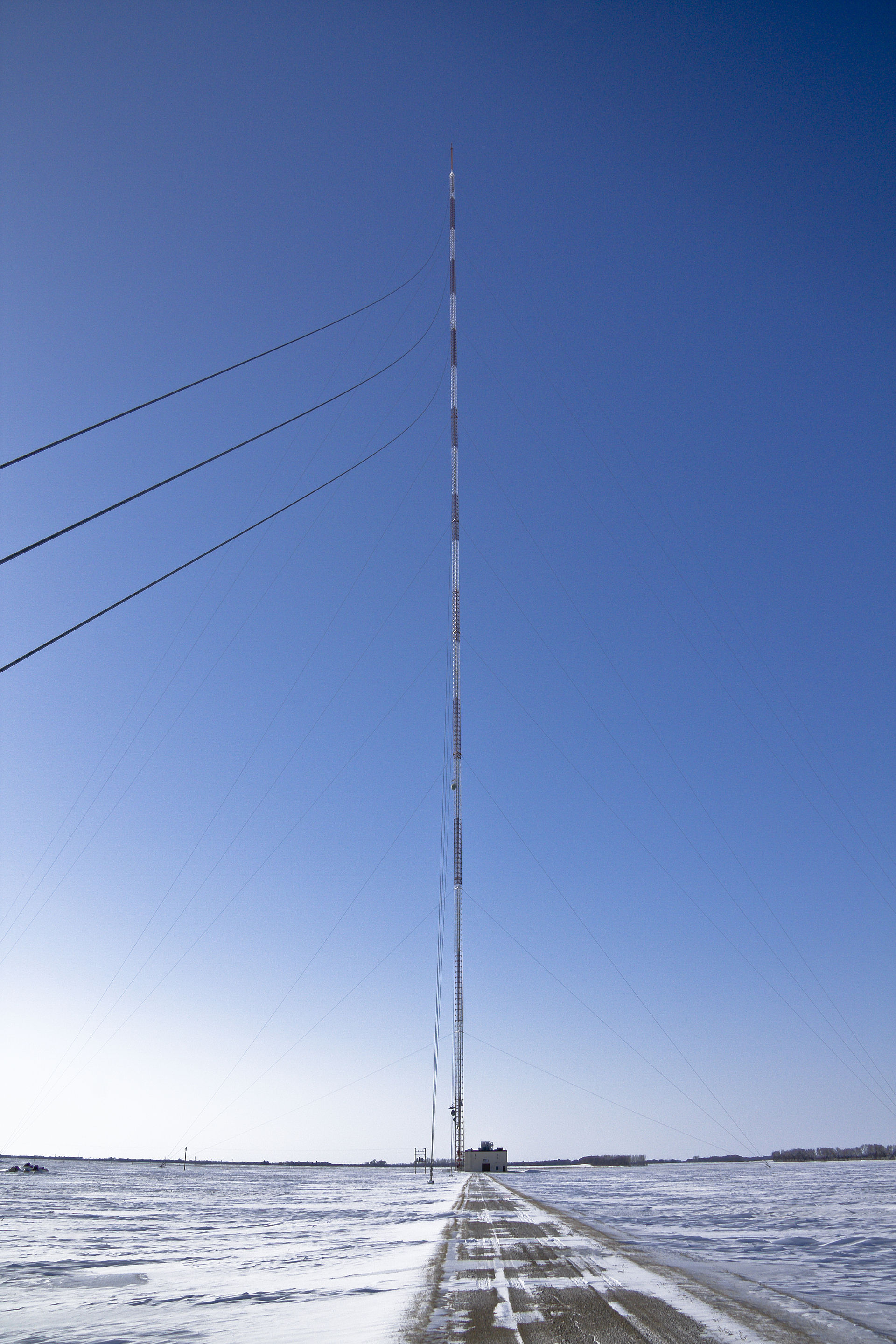 Imagem de referência de Torre da KVLY-TV, descrito nos dados abertos como torre de televisão no estado americano da Dakota do Norte