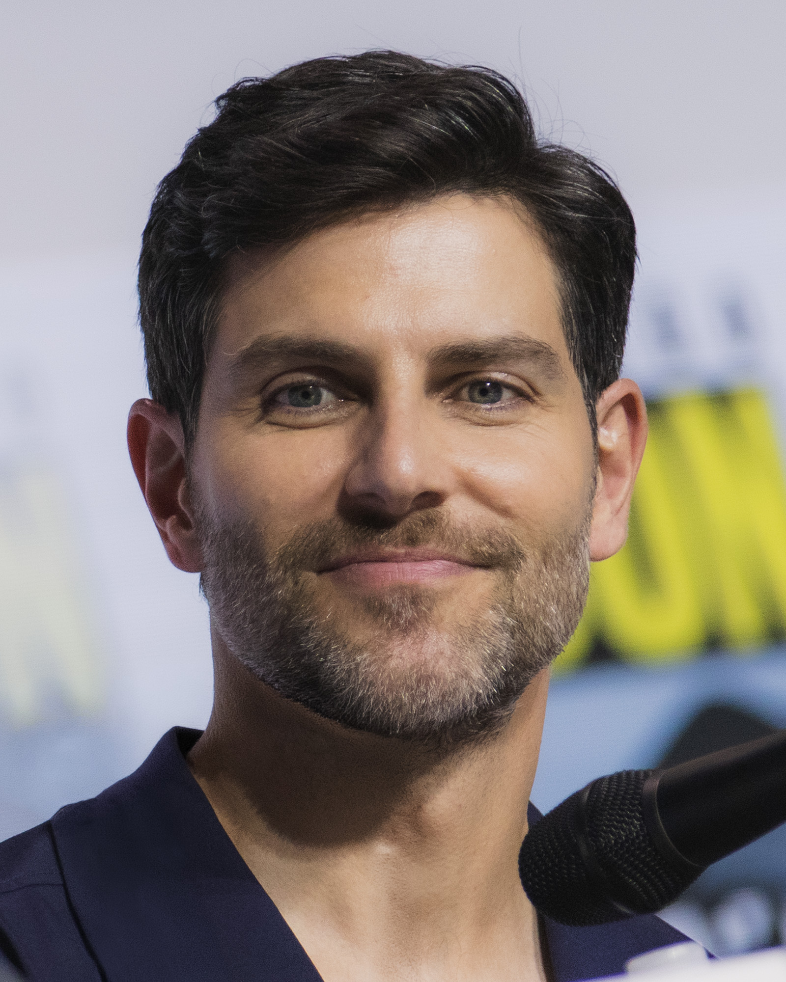 Imagem de referência relacionada a David Giuntoli, item descrito como ator americano