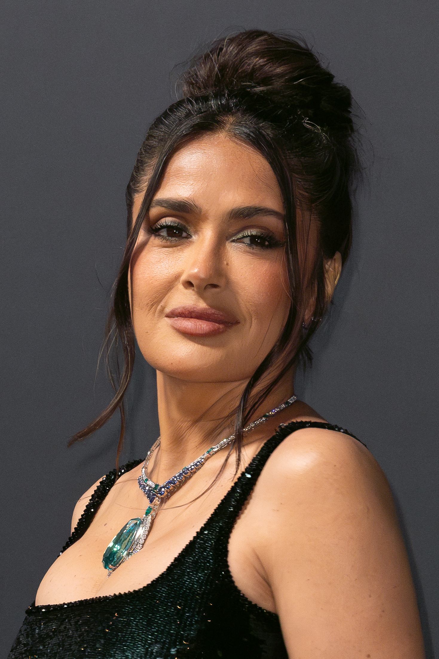 Imagem de referência relacionada a Salma Hayek, item descrito como atriz, produtora e modelo mexicana