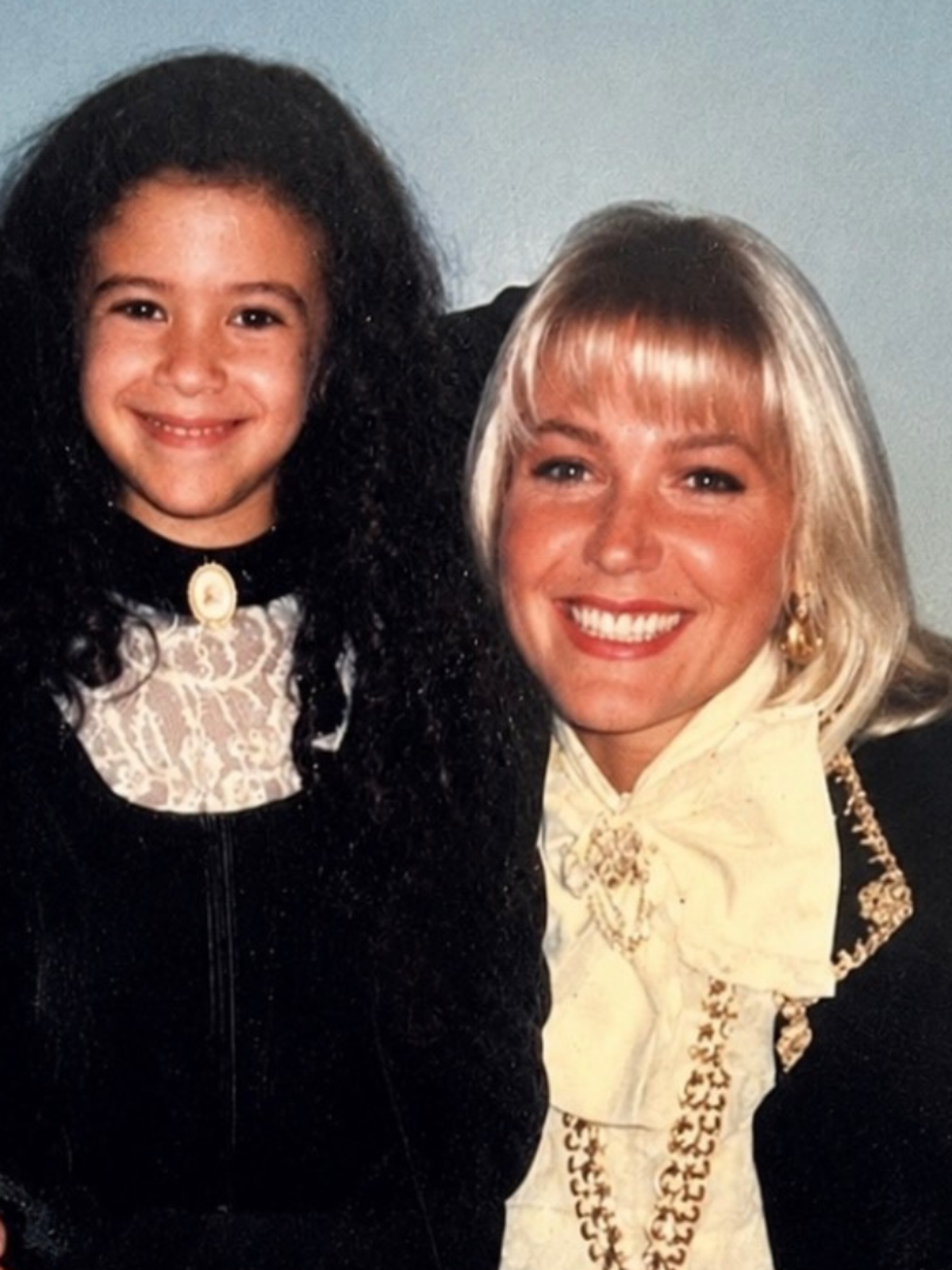 Ex-atriz mirim da Globo resgata foto com a Xuxa e comenta trabalho atual como educadora
