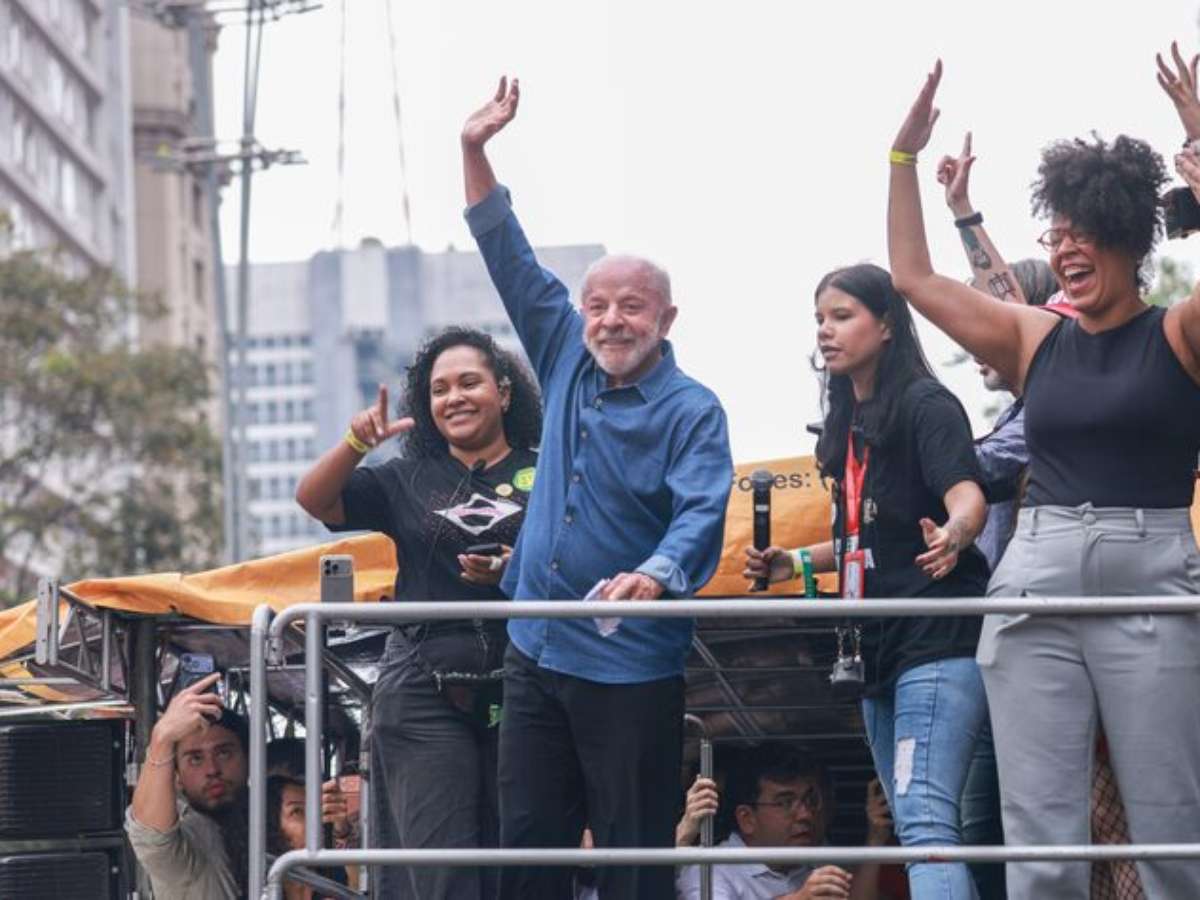 Relator no TSE derruba decisão de Nunes Marques e mantém canal 'Exército do Lula' no WhatsApp