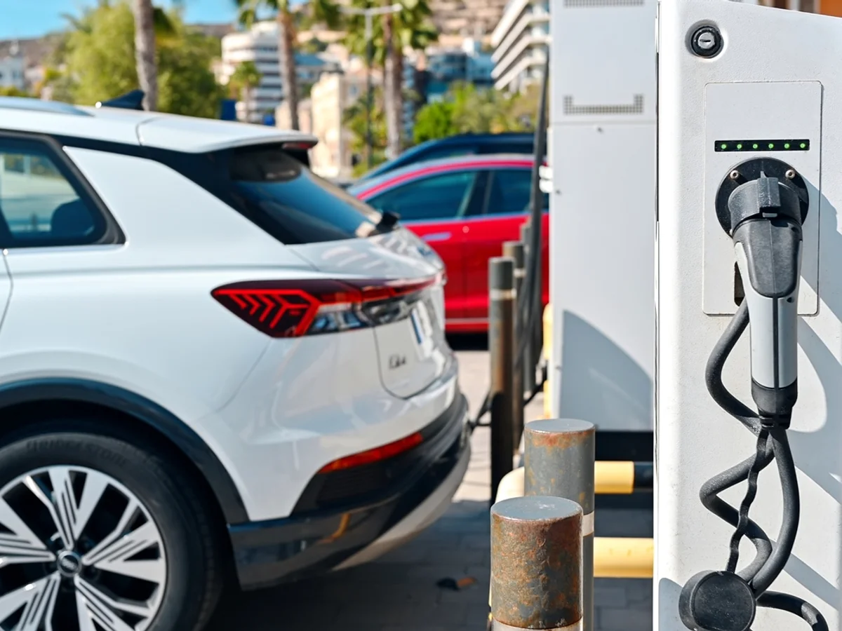Descarte de baterias de carros elétricos é desafio ambiental e do governo