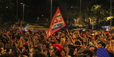 Estudantes fazem manifesta&ccedil;&atilde;o em S&atilde;o Paulo a favor da reelei&ccedil;&atilde;o de Lula (PT) nesta quinta-feira, 8 Foto: Gabriela Pereira/Enquadrar/Estad&atilde;o Conte&uacute;do