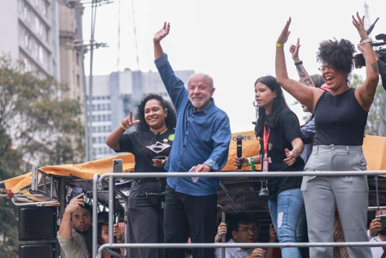 Relator no TSE derruba decisão de Nunes Marques e mantém canal 'Exército do Lula' no WhatsApp