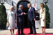 Rei Charles e Camilla vivem crise no casamento por causa de livro de Diana