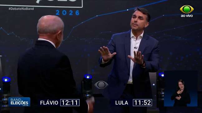Flávio e Lula deixam propostas de lado e focam em troca de ataques em debate agressivo