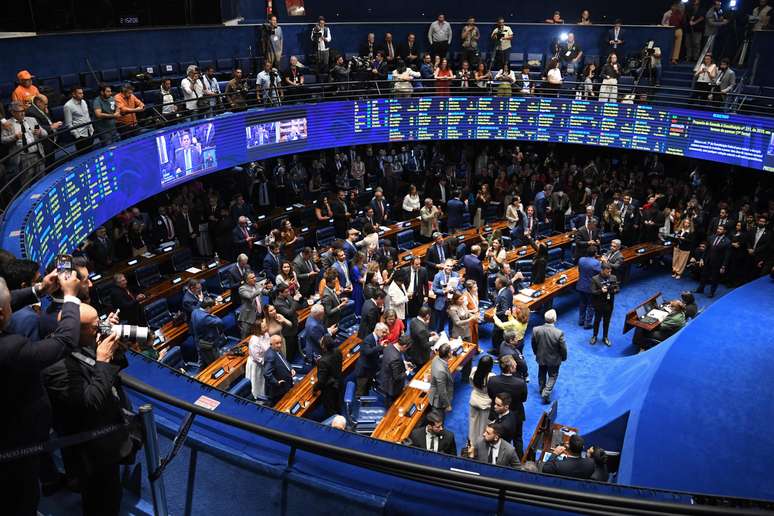 Após promulgação, 66,2% dos brasileiros aprovam o fim da escala 6x1; 26,4% desaprovam, mostra pesquisa BTG-Nexus