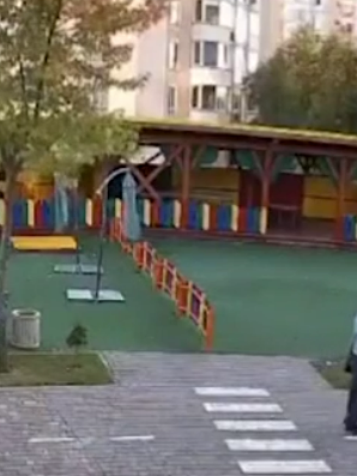 Homem escapa por pouco de ataque de drone russo perto de Kiev, capital da Ucrânia